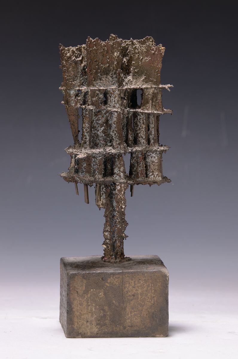 Eugen Keller, 1904 Koblenz-1995 Höhr- Grenzhausen, Ohne Titel, Bronzeskulptur von 1966, mit Betonsockel, diese am Boden signiert und datiert, ...