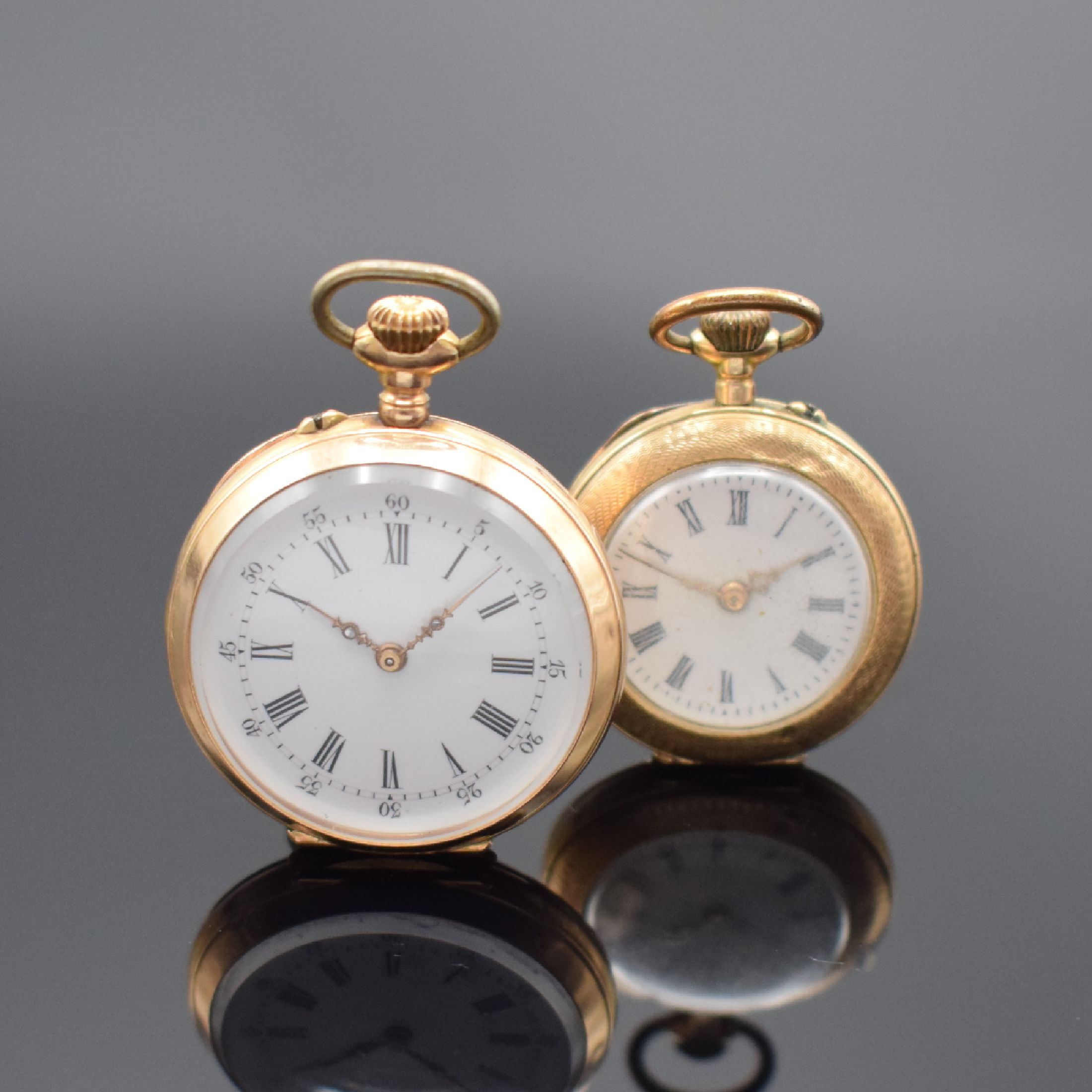 2 Damentaschenuhren in RG 585/000, Schweiz um 1890, beide mit Zylinderhemmung, Emailzifferbl., röm. Zahlen & Metallcuvette, D. ca. 33,5 & 28 mm, ...