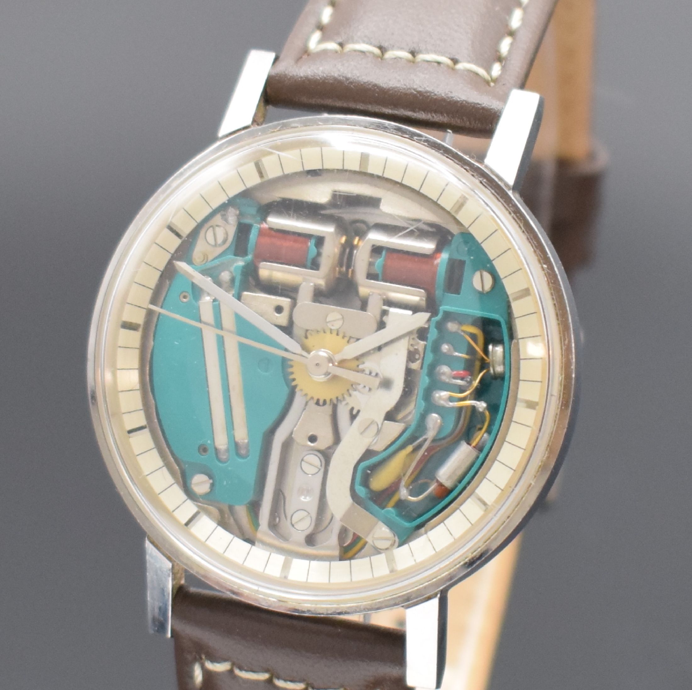 Detail a: BULOVA Accutron Spaceview Stimmgabel- Armbanduhr in Stahl, USA um 1965, unpoliertes verschr. Geh., rücks. Zeiger- Stellung, silb. Ziffernring, silb. ...