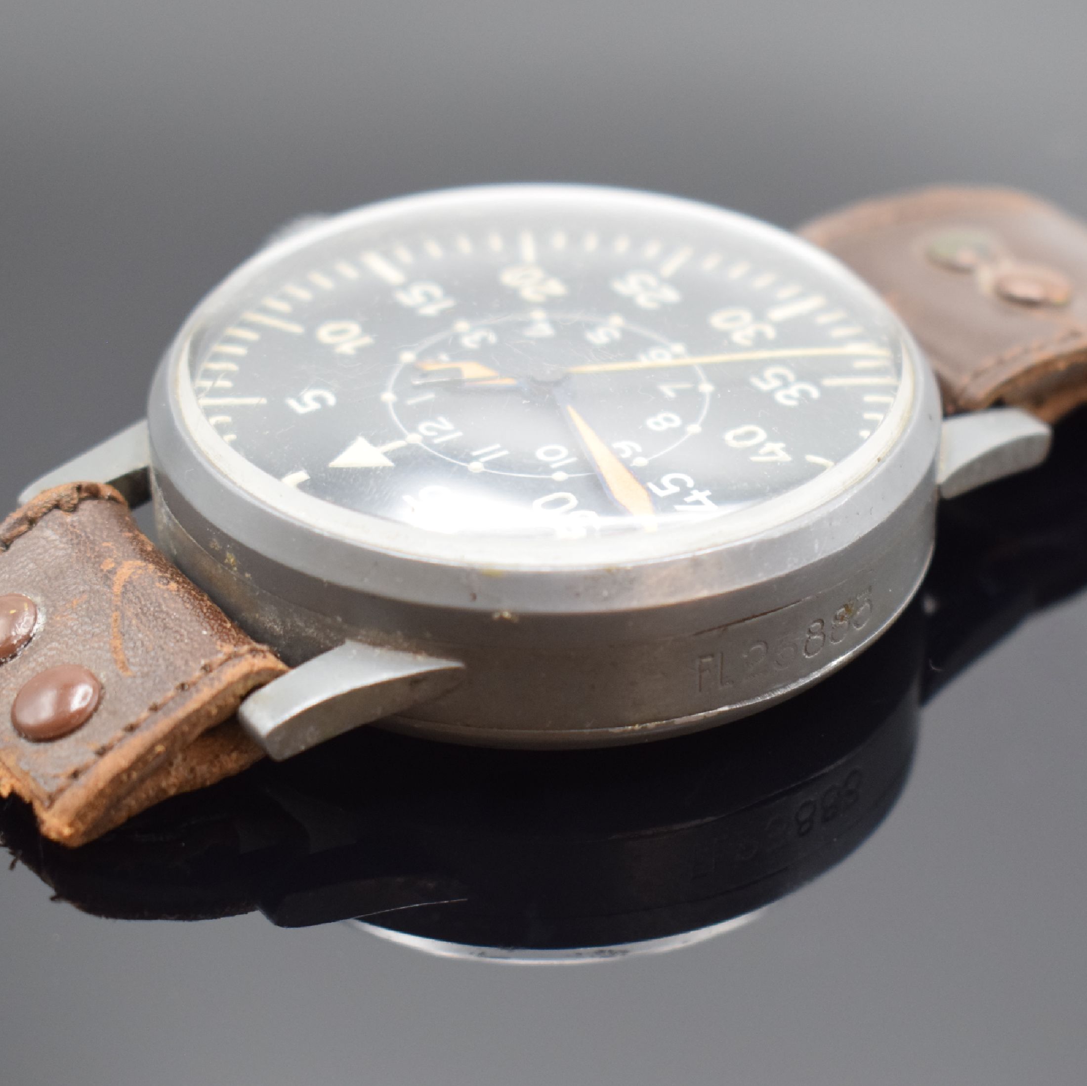 Detail c: LACO Fliegeruhr FL 23883 in selten gutem Zustand, Deutschland um 1940, Handaufzug, grau lack. Metallgeh., Glasrand & Boden aufgedr., rücks. Stempel ...