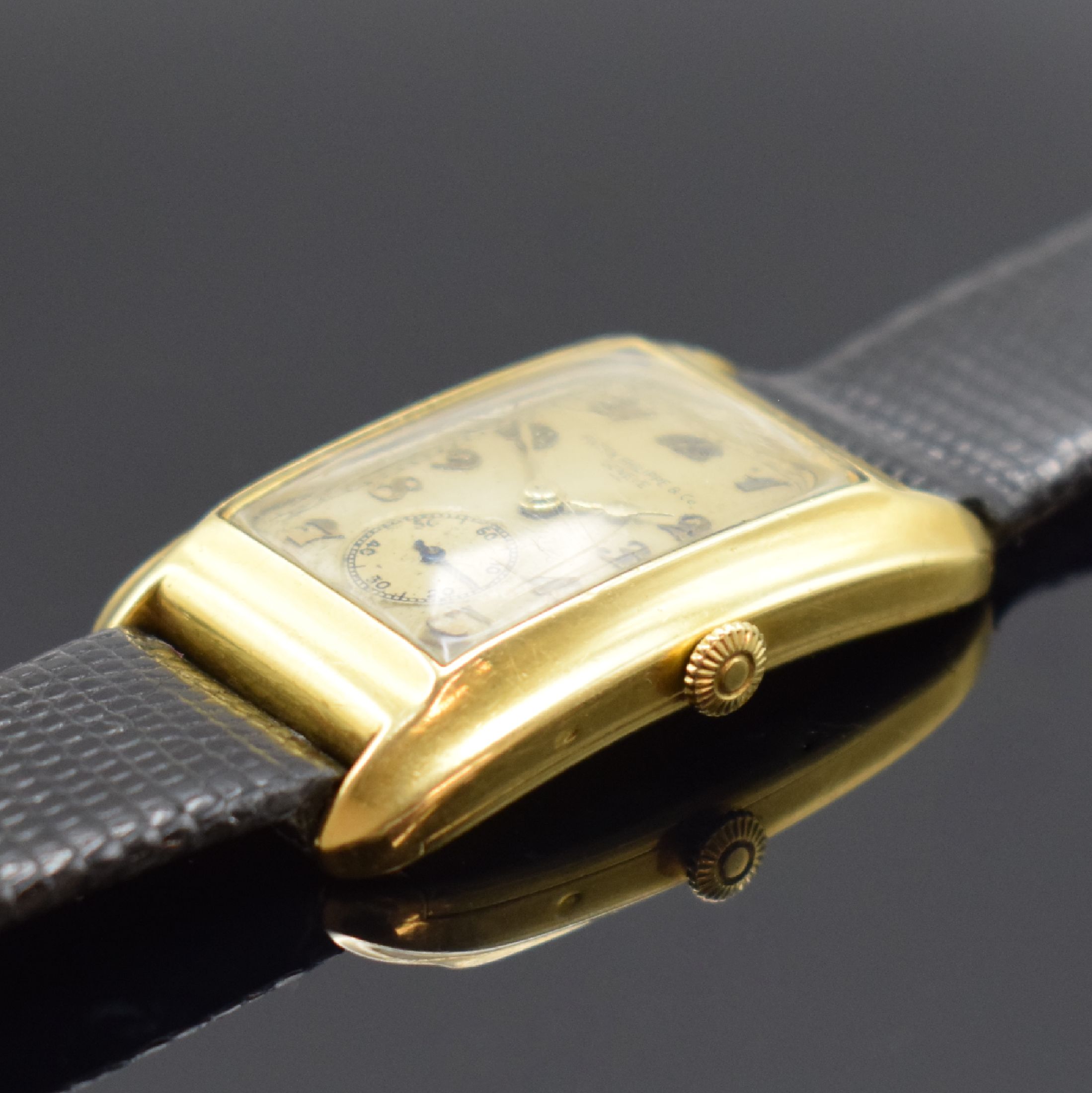Detail b: PATEK PHILIPPE & Co sehr seltene & frühe rechteckige Armbanduhr in GG 750/000, Schweiz um 1928, Handaufzug, rücks. sign. Scharniergeh., orig. ...
