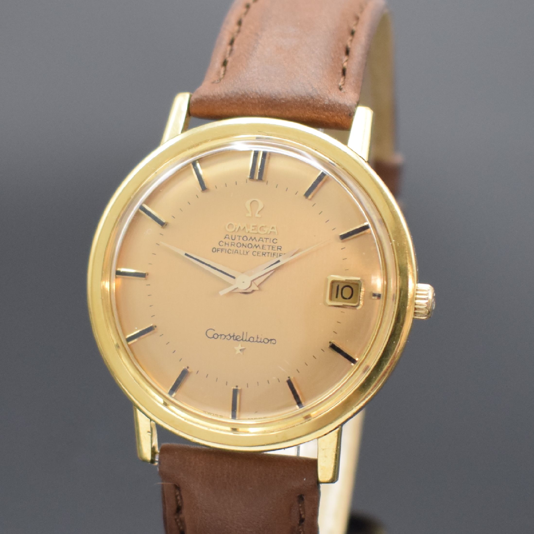 Detail a: OMEGA Constellation Armbandchronometer in GG 750/000 mit Goldzifferblatt Referenz 168004/14, Schweiz um 1969, Automatik, verschr. Geh., rücks. ...