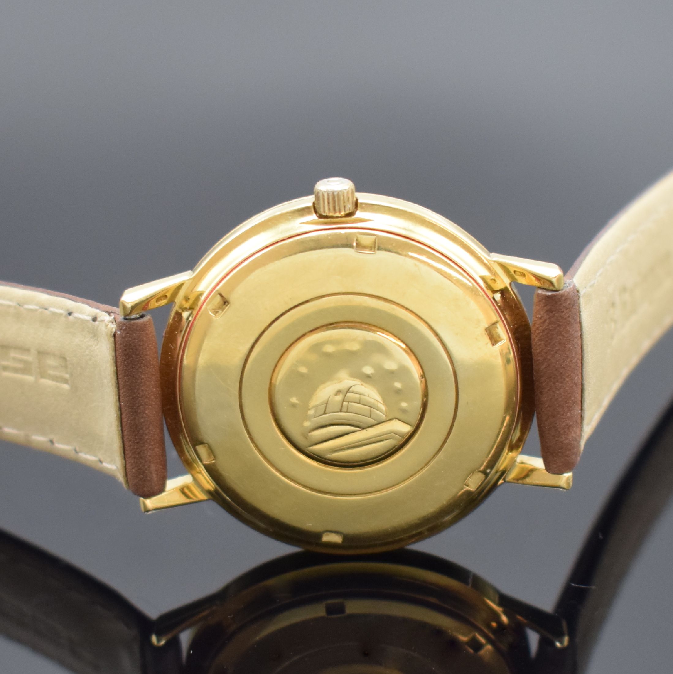 Detail c: OMEGA Constellation Armbandchronometer in GG 750/000 mit Goldzifferblatt Referenz 168004/14, Schweiz um 1969, Automatik, verschr. Geh., rücks. ...