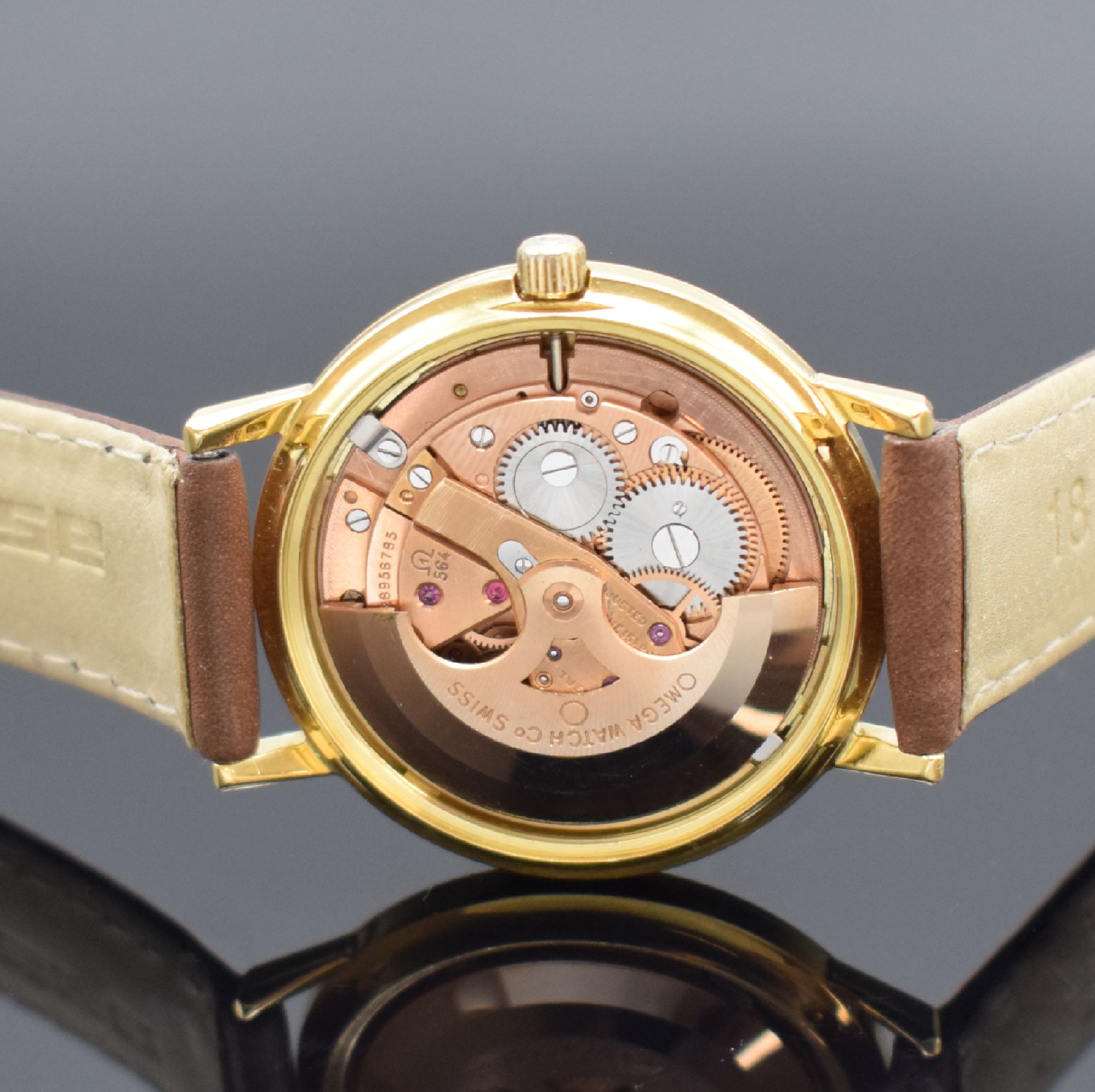 Detail d: OMEGA Constellation Armbandchronometer in GG 750/000 mit Goldzifferblatt Referenz 168004/14, Schweiz um 1969, Automatik, verschr. Geh., rücks. ...
