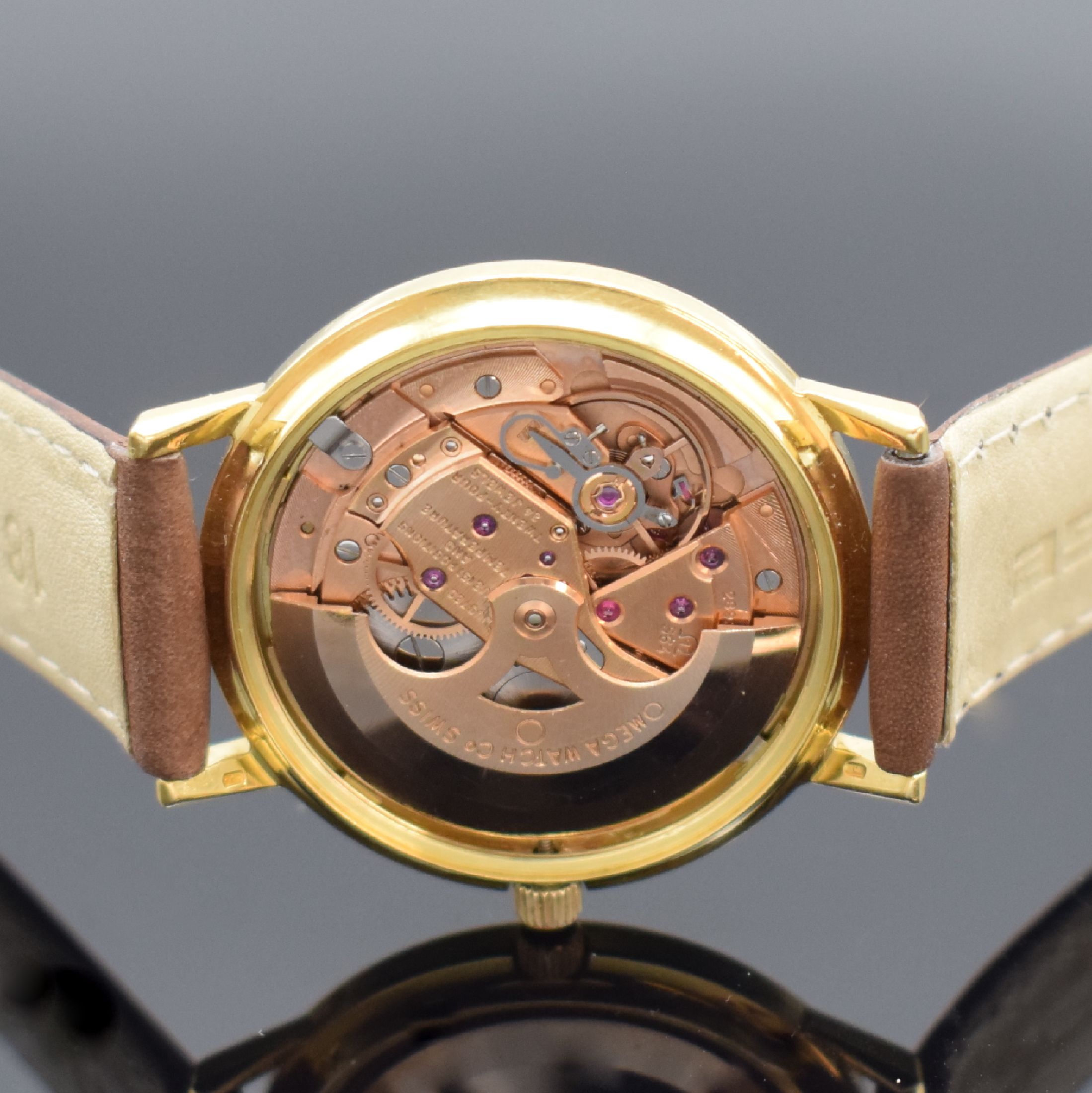 Detail e: OMEGA Constellation Armbandchronometer in GG 750/000 mit Goldzifferblatt Referenz 168004/14, Schweiz um 1969, Automatik, verschr. Geh., rücks. ...