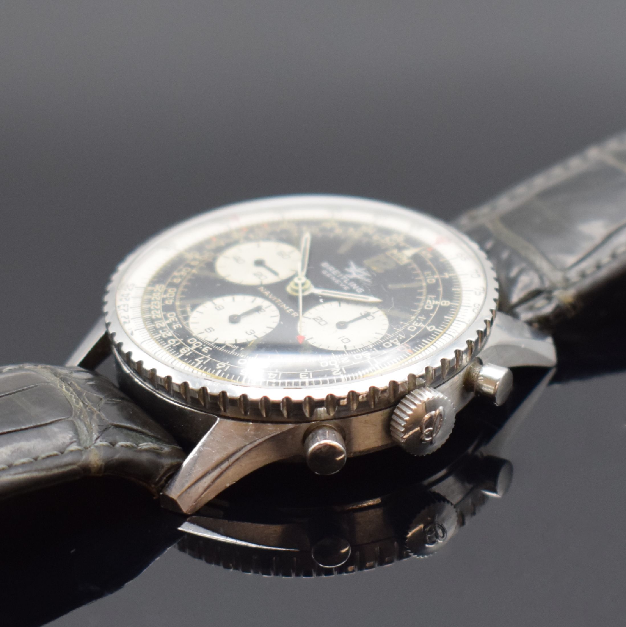 Detail b: BREITLING Navitimer 806 Fliegerchronograph in Stahl, Schweiz um 1969, Handaufzug, gedr. Geh., Rechenschieber-Drehlünette, orig. Krone & Drücker, ...