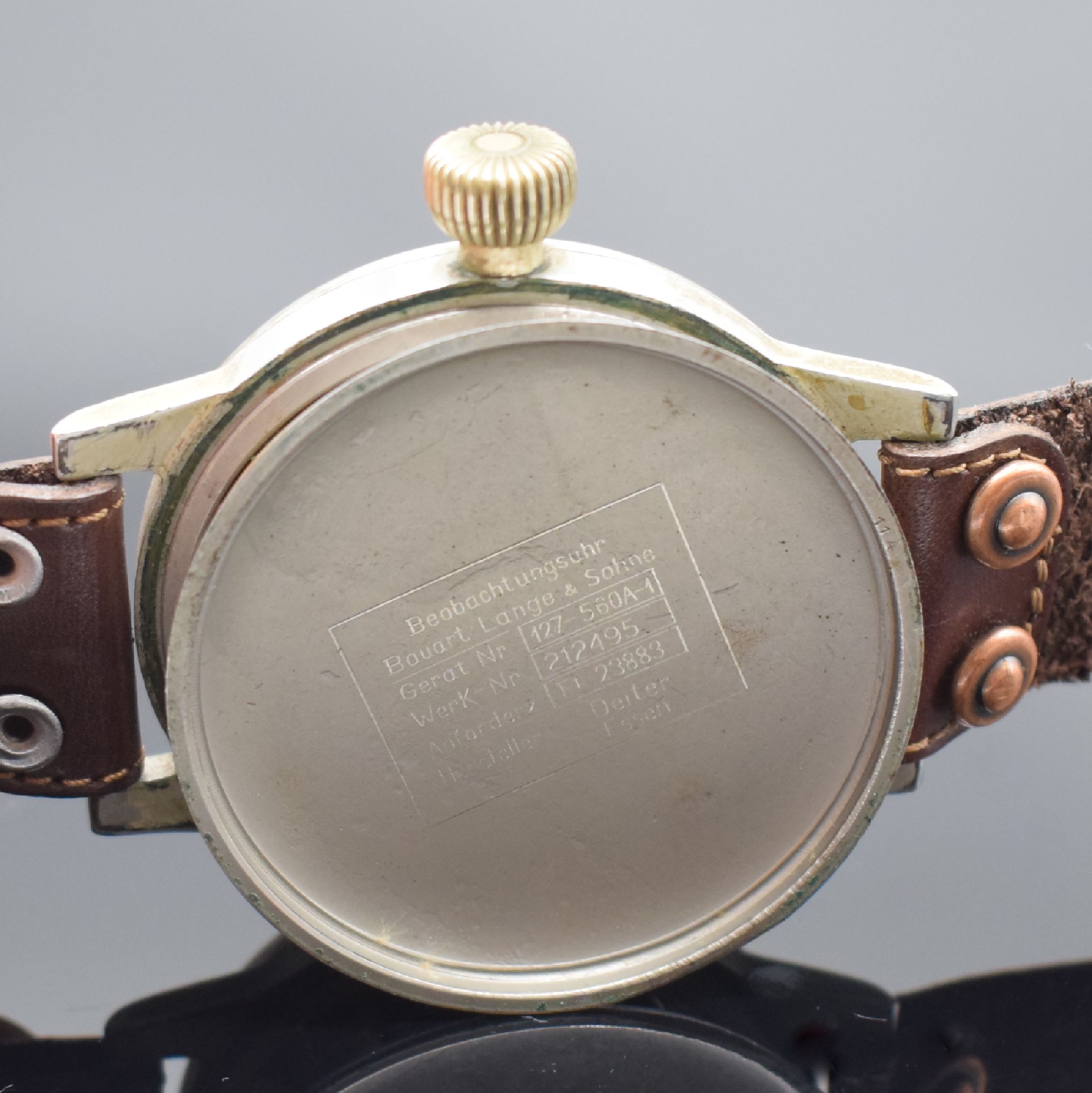 Detail e: A. LANGE & SÖHNE Fliegeruhr FL 23883, Deutschland um 1940, Stahlgeh. noch teilw. lackiert, fertiggestellt von Deiter in Essen, späteres Lederband, ...