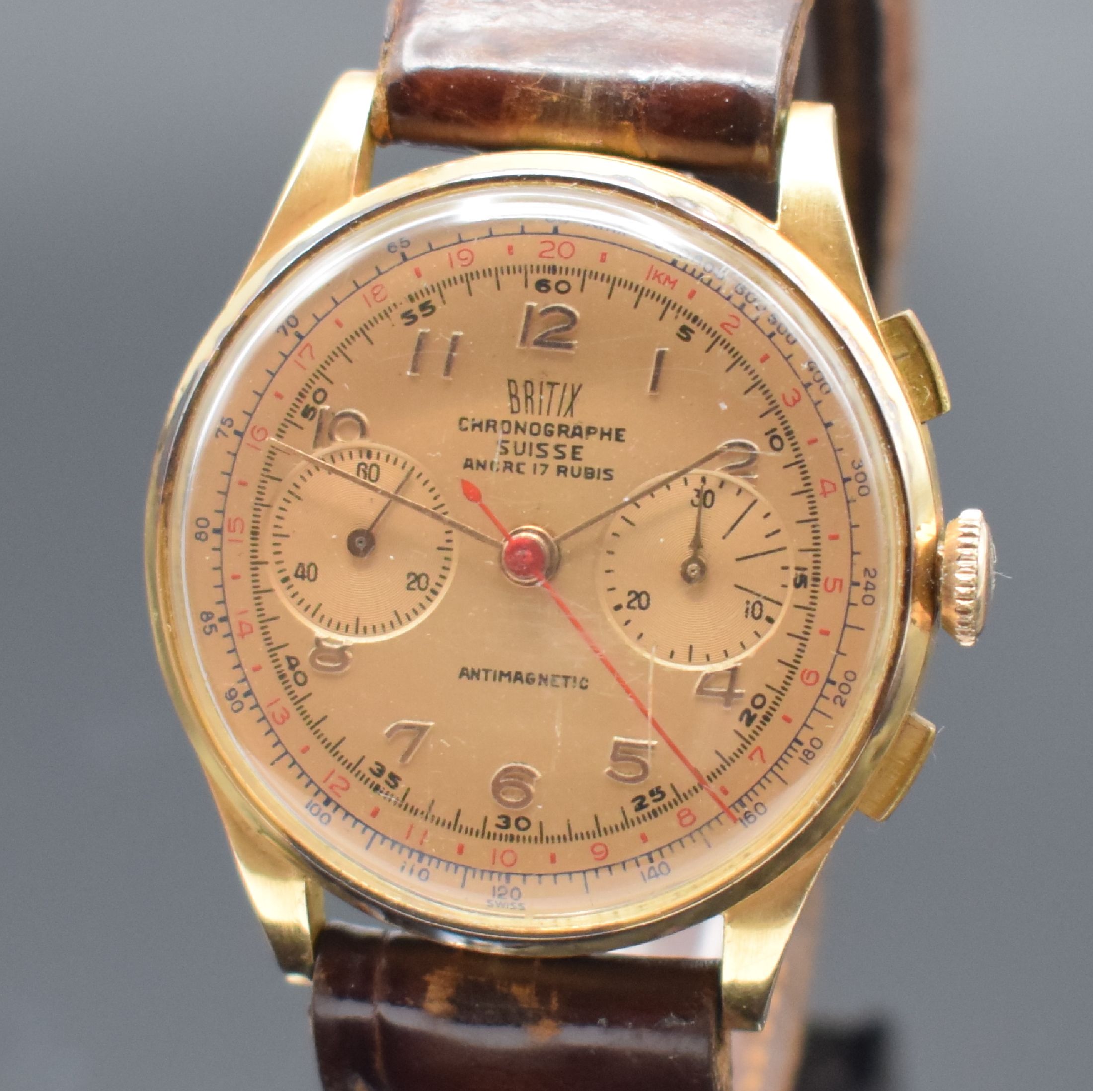Detail a: BRITIX / Chronographe Suisse Herrenarmbanduhr mit Chronograph in RG 750/000, Schweiz um 1950, Handaufzug, Boden & Glasrand aufgedr., kupferfarb. ...