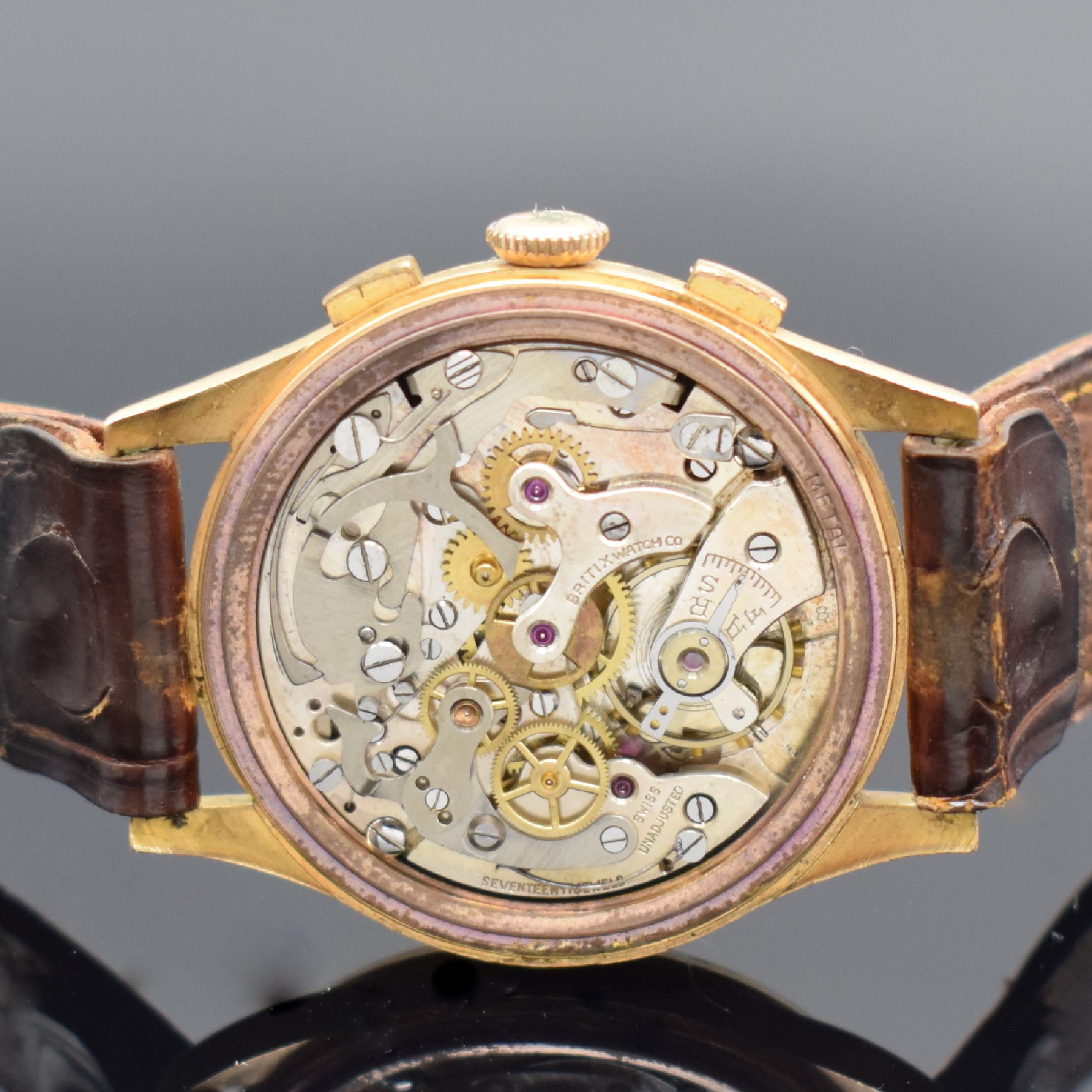 Detail f: BRITIX / Chronographe Suisse Herrenarmbanduhr mit Chronograph in RG 750/000, Schweiz um 1950, Handaufzug, Boden & Glasrand aufgedr., kupferfarb. ...