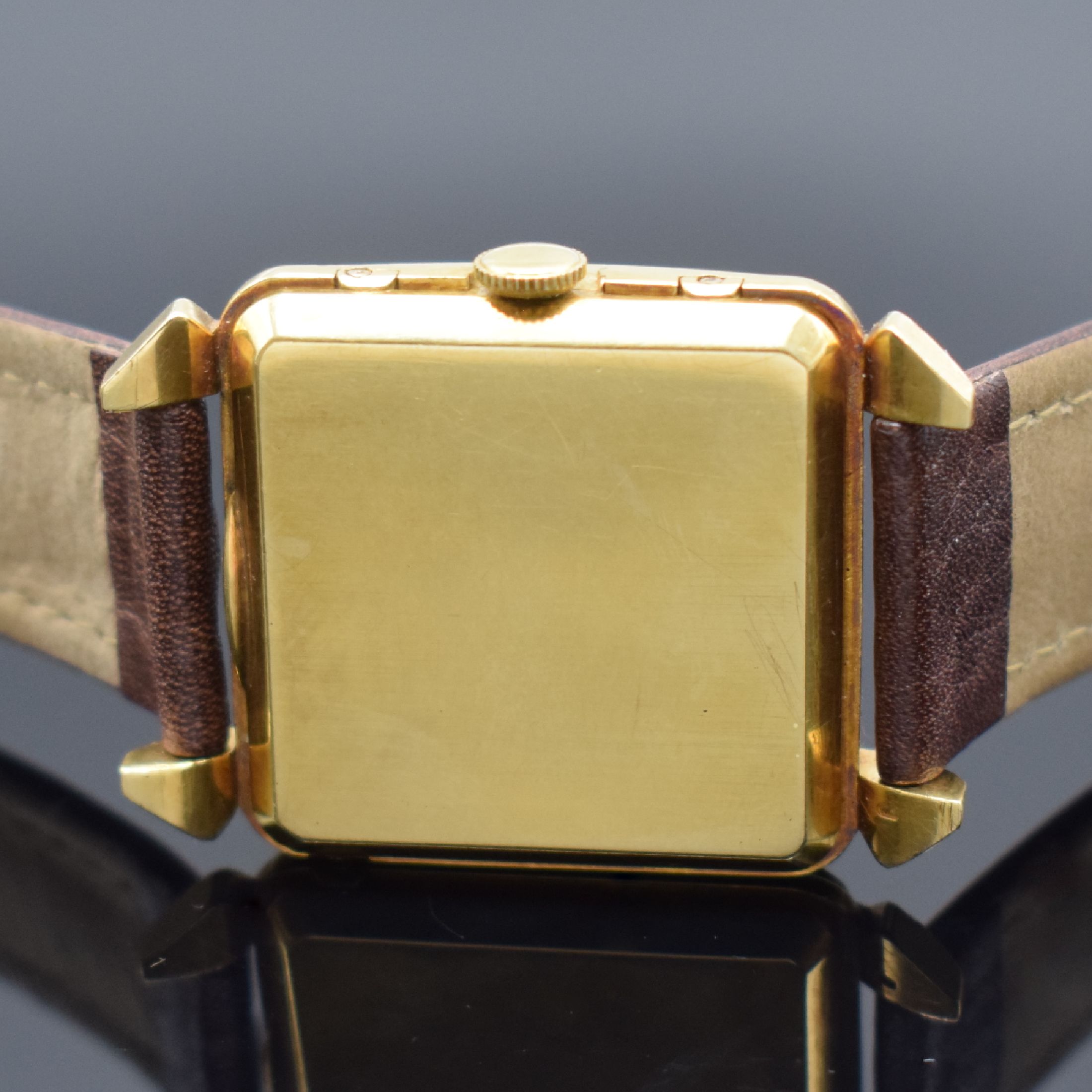 Detail c: OMEGA Cosmic Referenz 3944 seltene quadratische Kalenderuhr in GG 750/000, Schweiz lt. Archivauszug verk. Dez. 1951, Handaufzug, unpoliertes gedr. ...