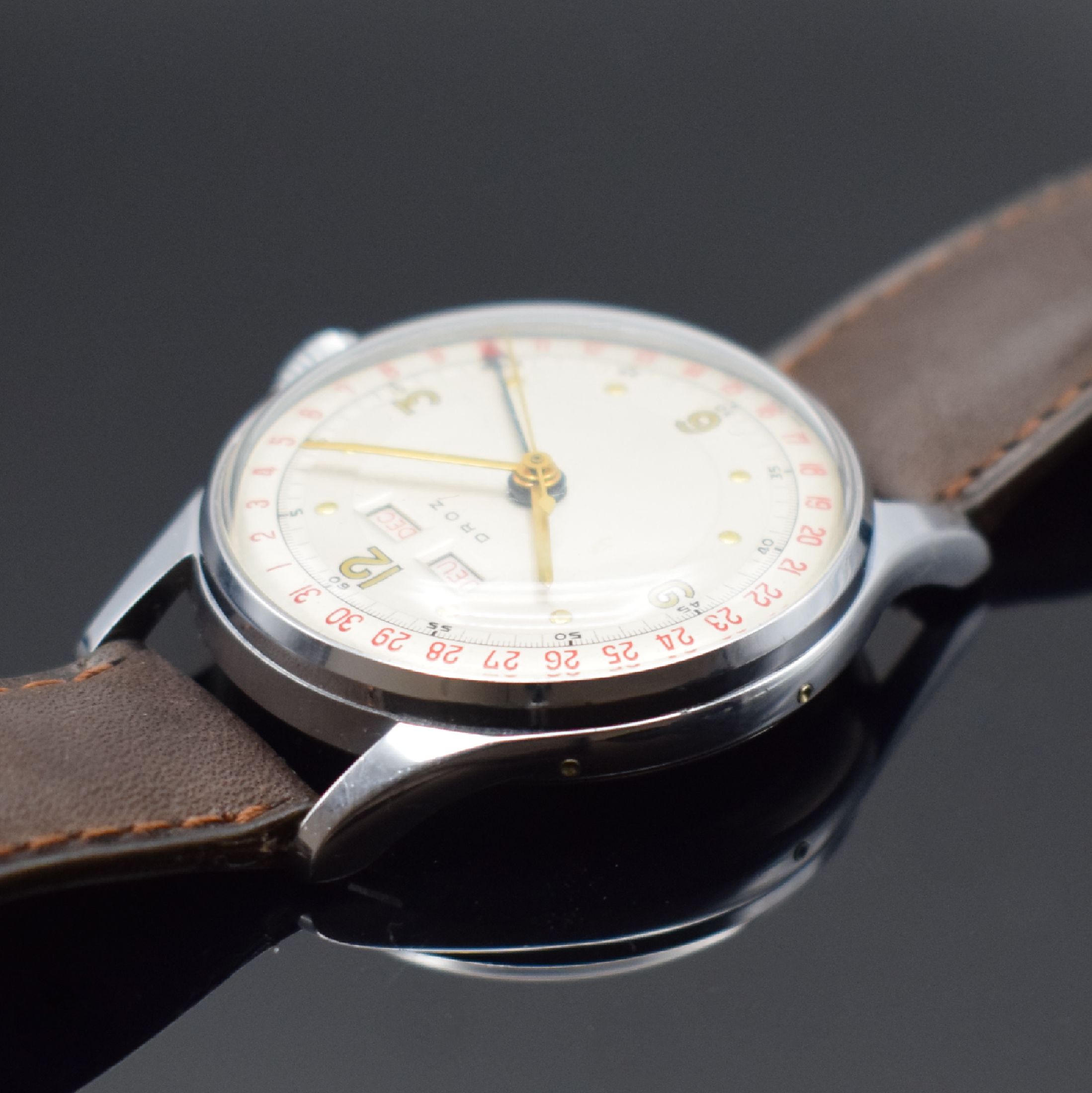 Detail b: DROZ Valjoux 90 Herrenarmbanduhr mit Vollkalender, Schweiz um 1950, Handaufzug, verchr. Geh., gedr. Stahlboden, seitl. Korrekturdrücker, silb. ...