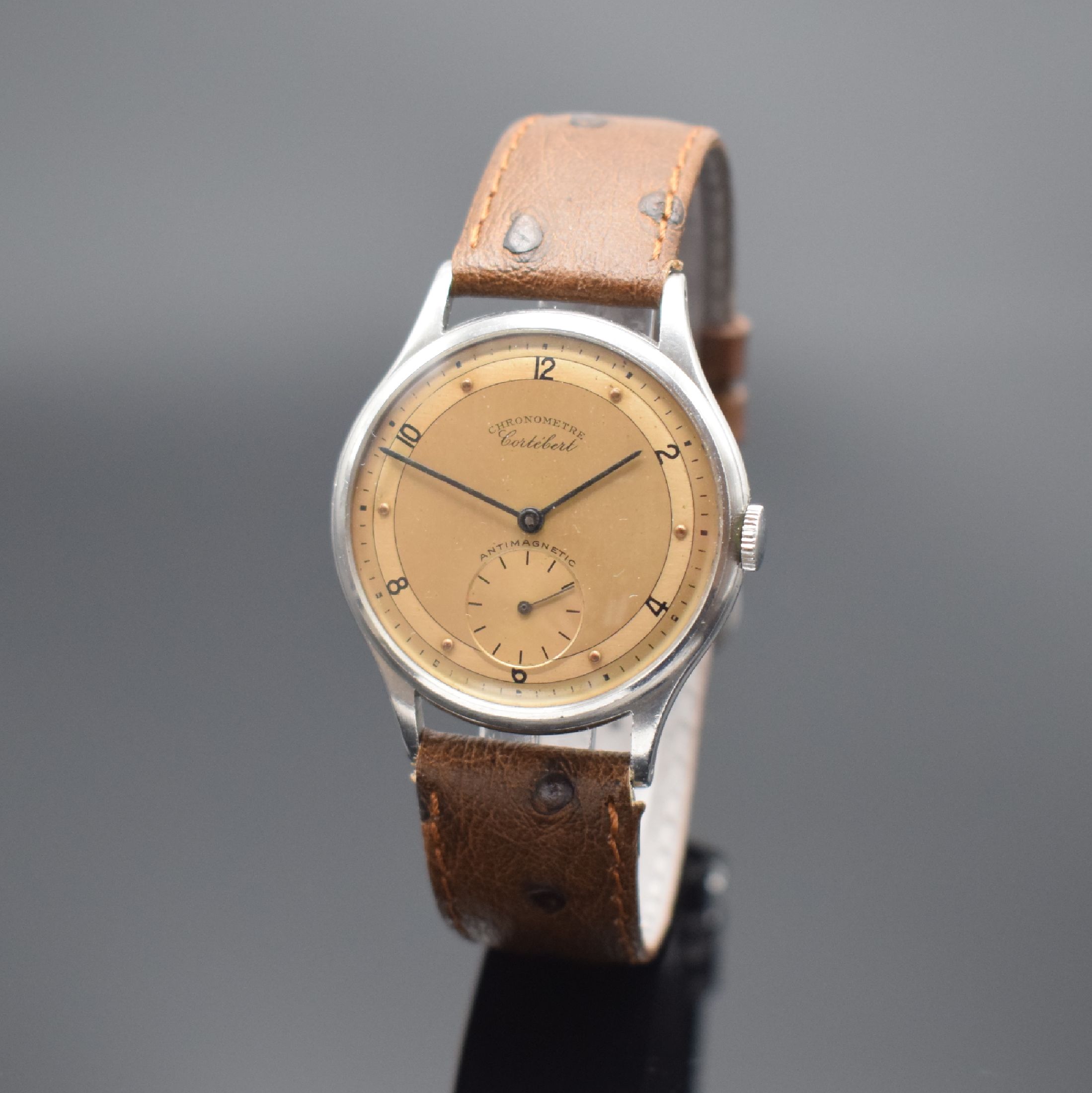 CORTEBERT Chronometre sehr seltenes Armbandchronometer in Stahl, Schweiz um 1945, Handaufzug, 3-tlg. Geh., Boden & Glasrand aufgedr., Lachsfarb. ...