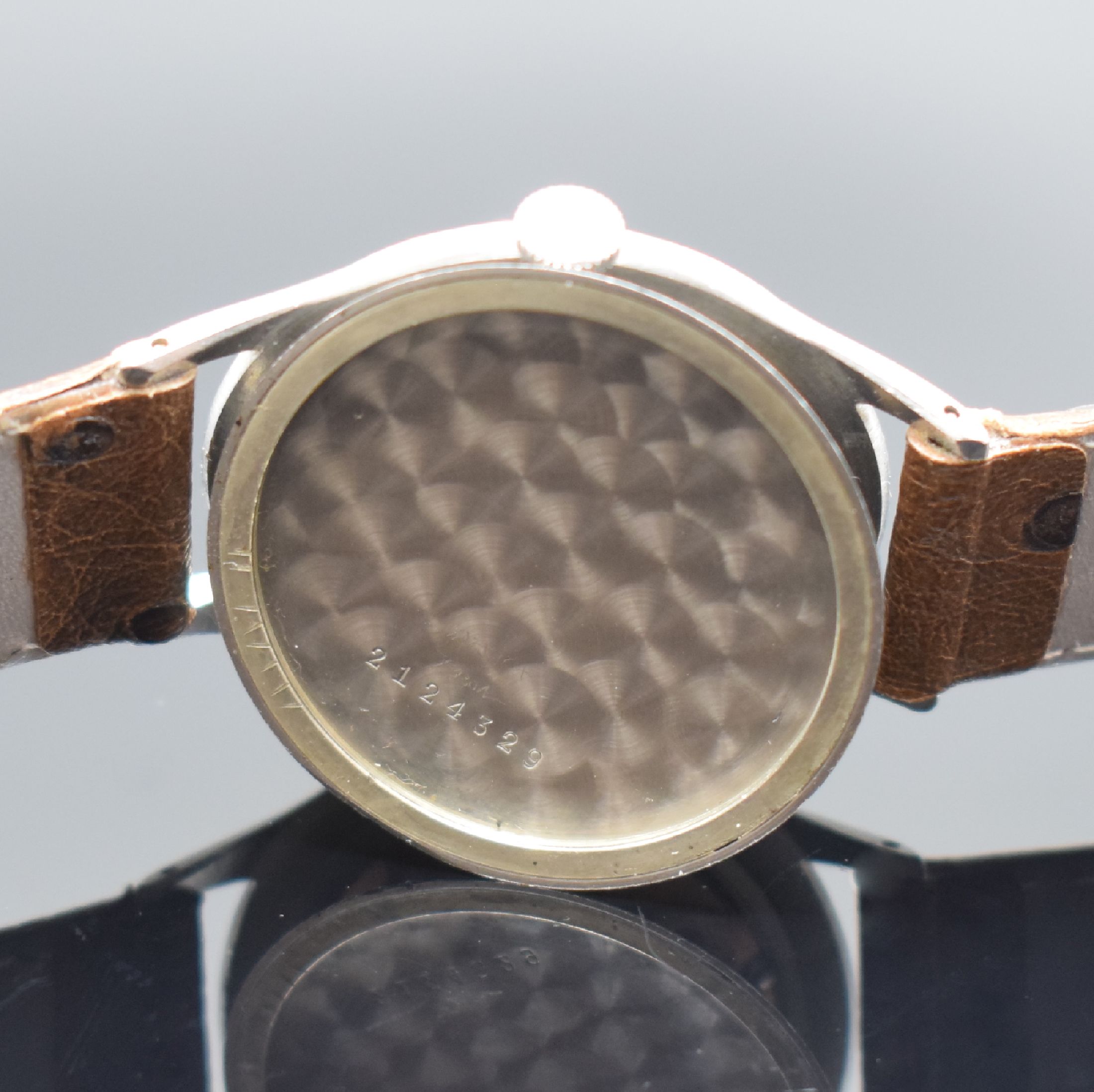 Detail e: CORTEBERT Chronometre sehr seltenes Armbandchronometer in Stahl, Schweiz um 1945, Handaufzug, 3-tlg. Geh., Boden & Glasrand aufgedr., Lachsfarb. ...