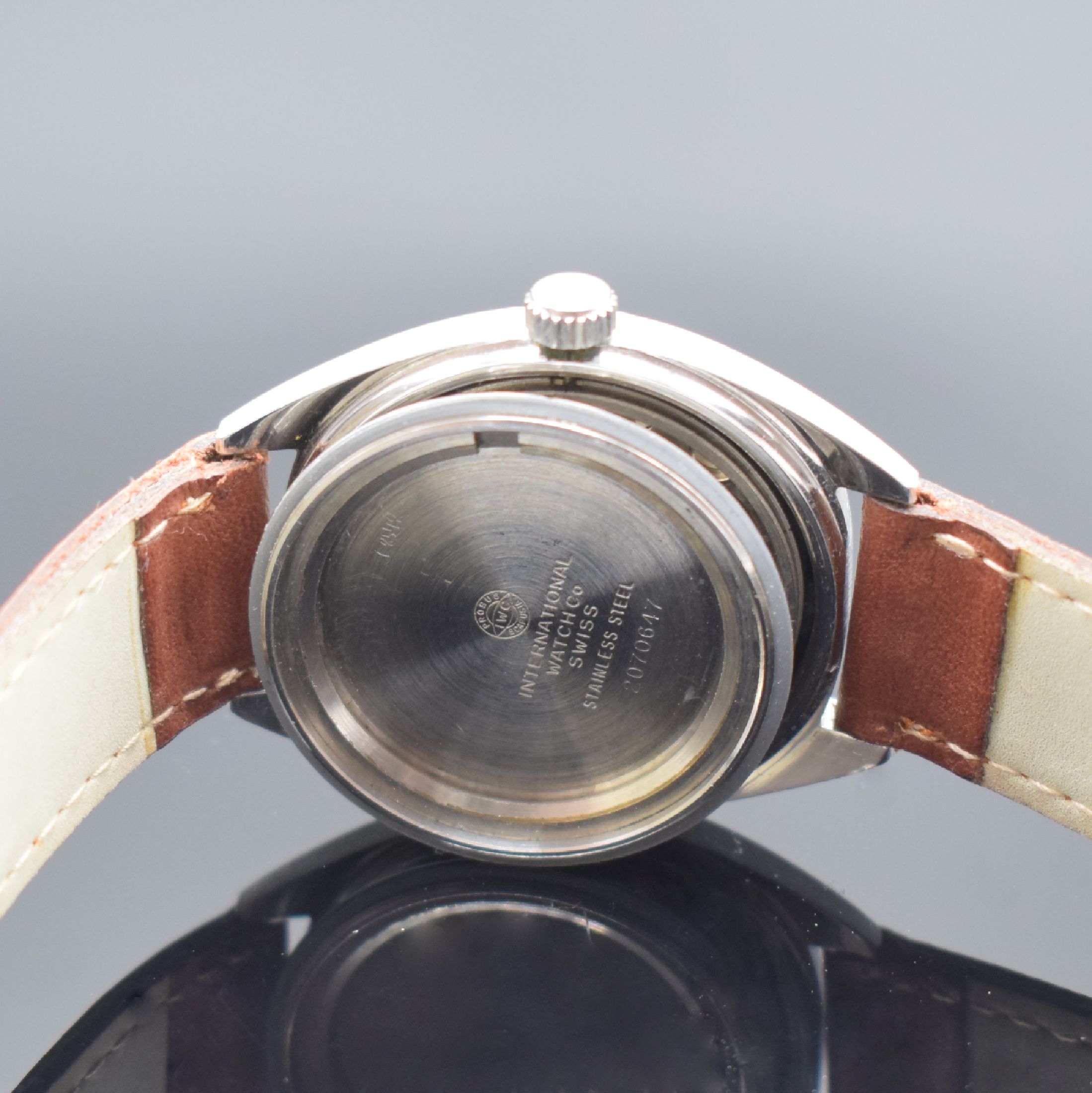 Detail e: IWC Yacht Club Herrenarmbanduhr in Stahl Referenz 811 AD, Schweiz um 1972, Automatik, verschr. Geh., stoßgesicherte Werkhalterung, orig. Krone, ...
