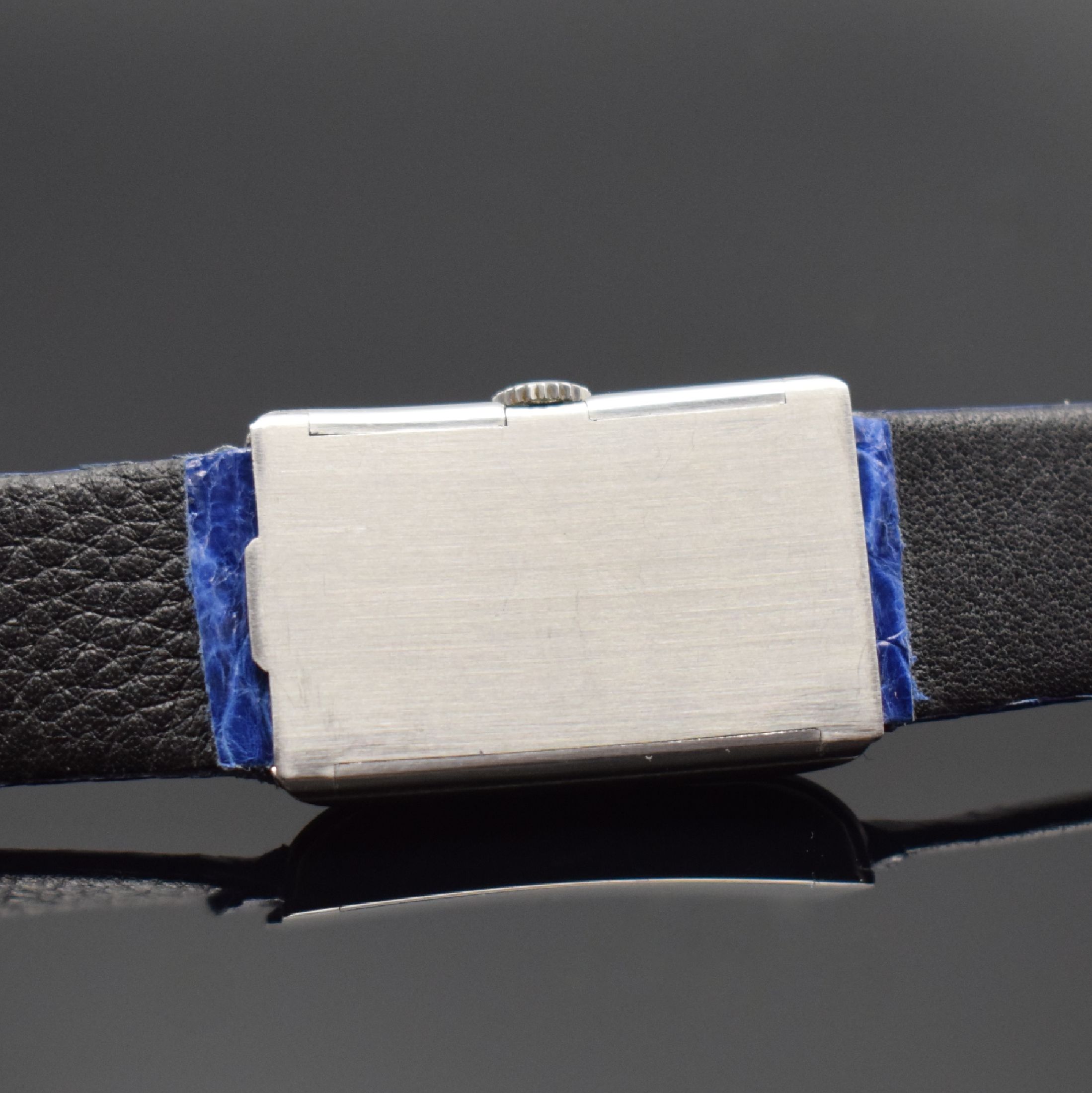 Detail c: OMEGA T17 rechteckige Armbanduhr in Stahl, Schweiz um 1936, Handaufzug, seltenes gedr. Spezial-Geh., Werk unter Staubschutz, silb. Zifferbl., ...