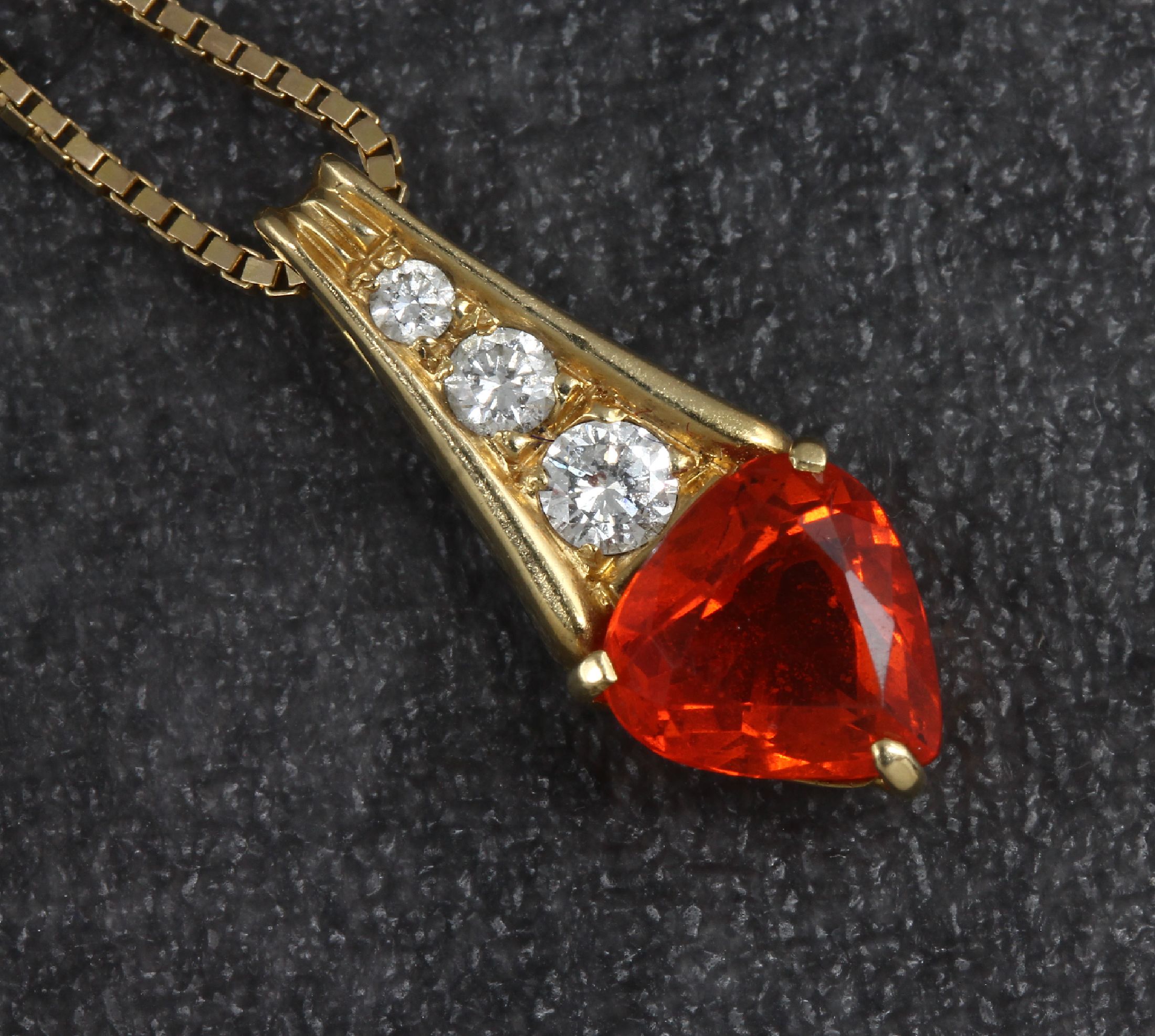 Detail a: 18 kt Gold Feueropal-Diamant-Anhänger, GG 750/000, facett. Feueropal ca. 1.80 ct, 3 Diamanten zus. ca. 0.20 ct feines Weiß-Weiß/si, an Kette GG ...