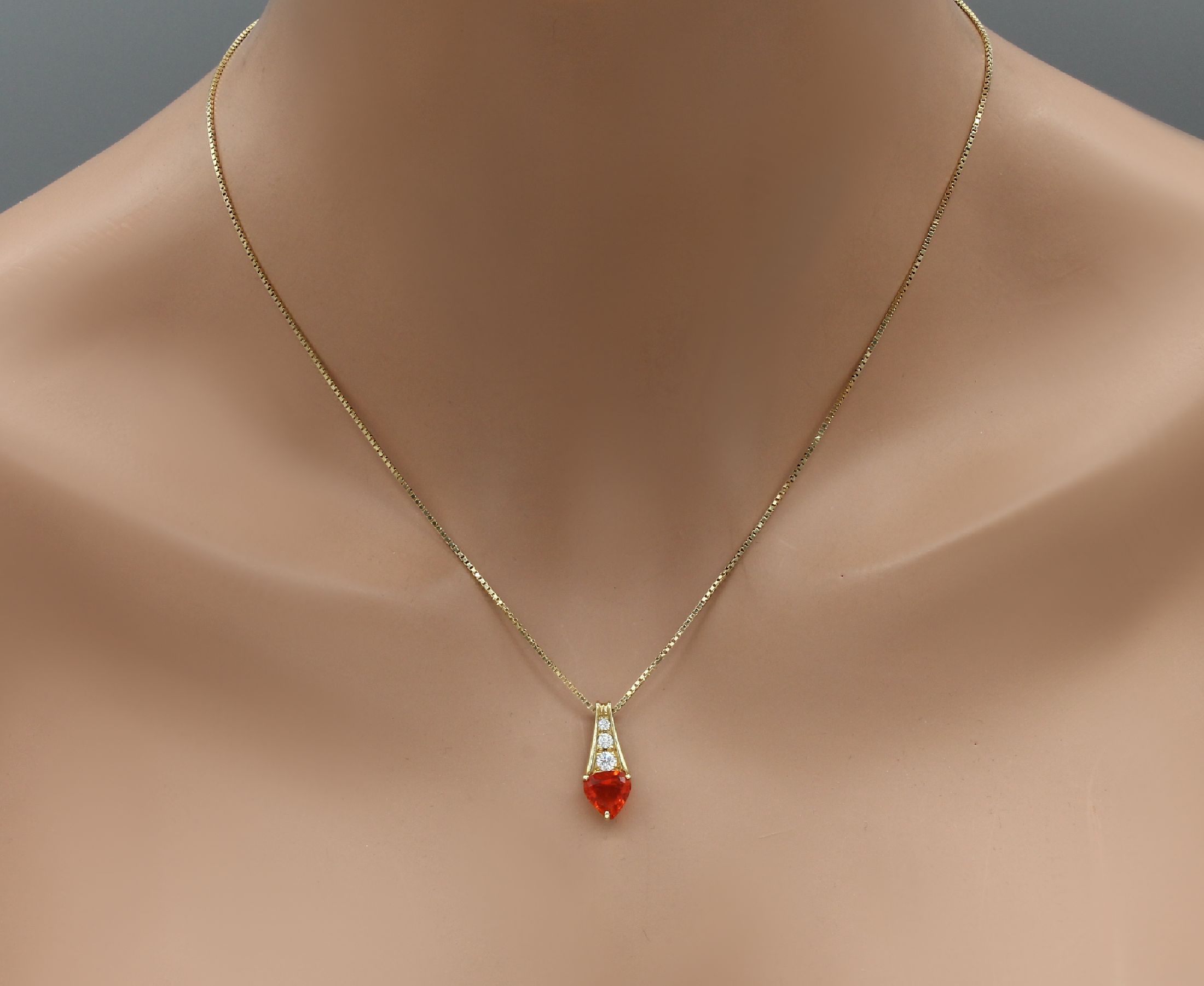 Detail b: 18 kt Gold Feueropal-Diamant-Anhänger, GG 750/000, facett. Feueropal ca. 1.80 ct, 3 Diamanten zus. ca. 0.20 ct feines Weiß-Weiß/si, an Kette GG ...