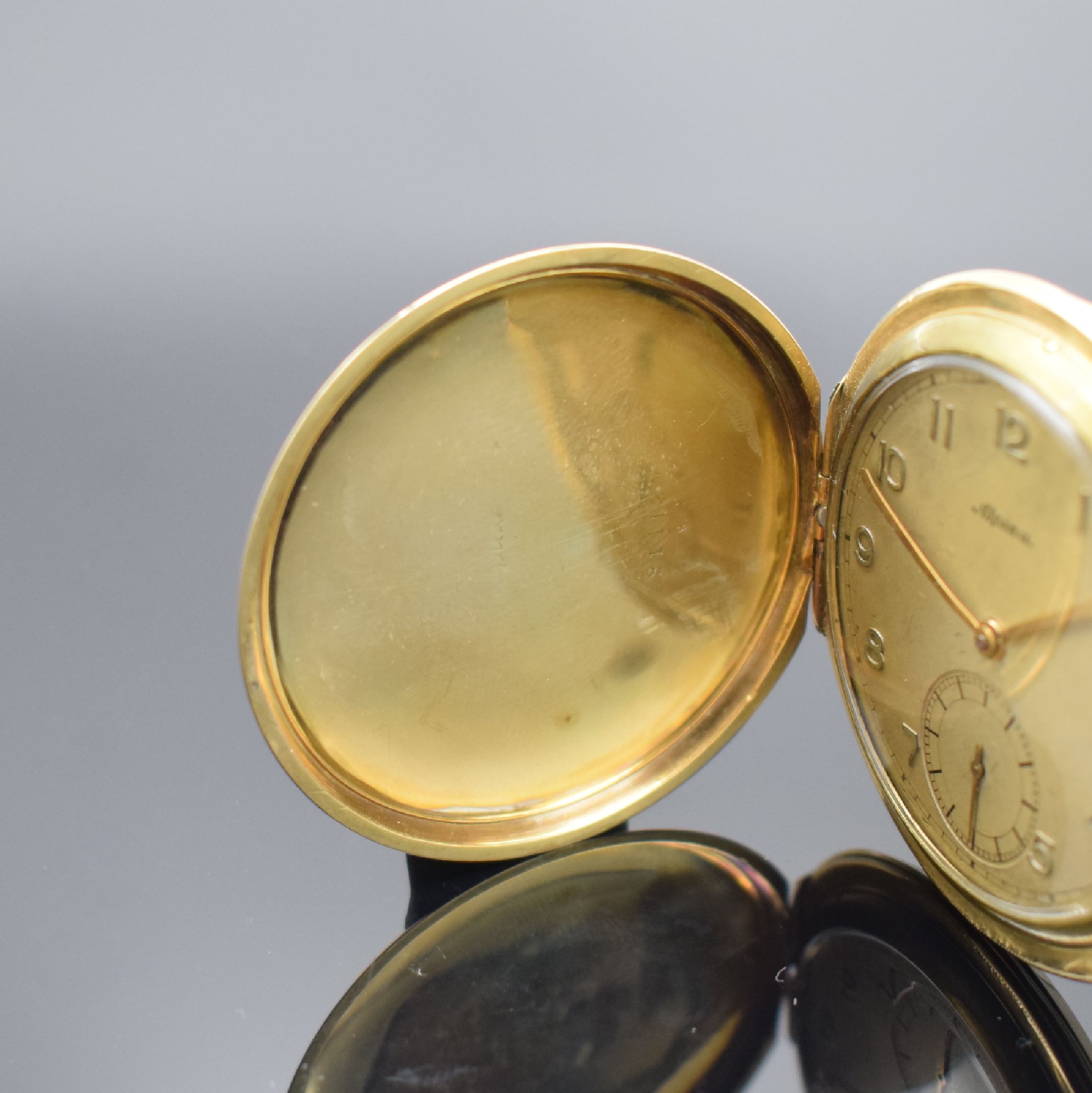 Detail a: ALPINA Savonette Frackuhr in GG 585/000, Schweiz 1930er Jahre, 2-Deckel Goldgeh. altersbed. dell., Münzrand, verg. Cuvette mit Widmungsgravur, gold. ...