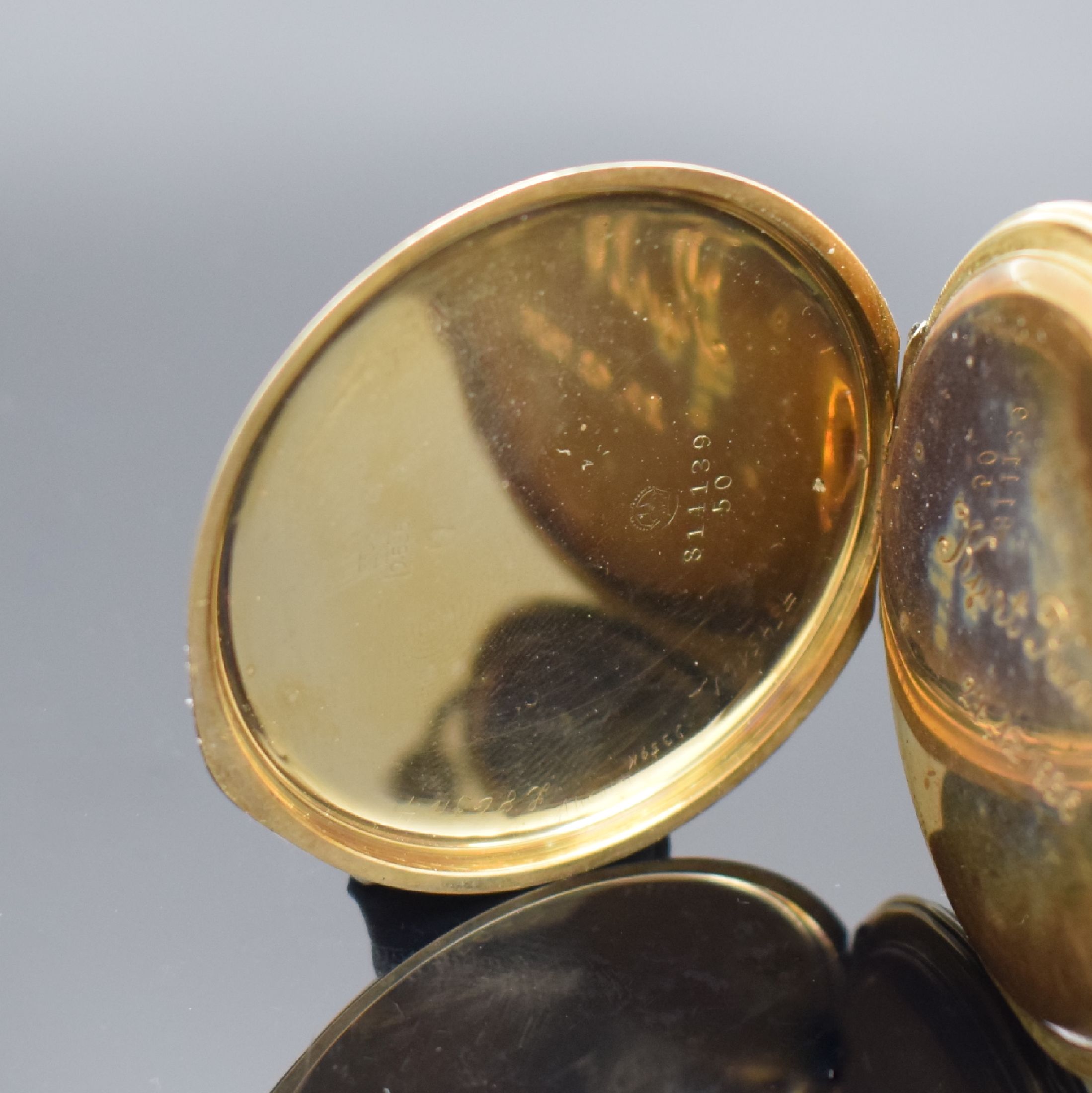 Detail d: ALPINA Savonette Frackuhr in GG 585/000, Schweiz 1930er Jahre, 2-Deckel Goldgeh. altersbed. dell., Münzrand, verg. Cuvette mit Widmungsgravur, gold. ...