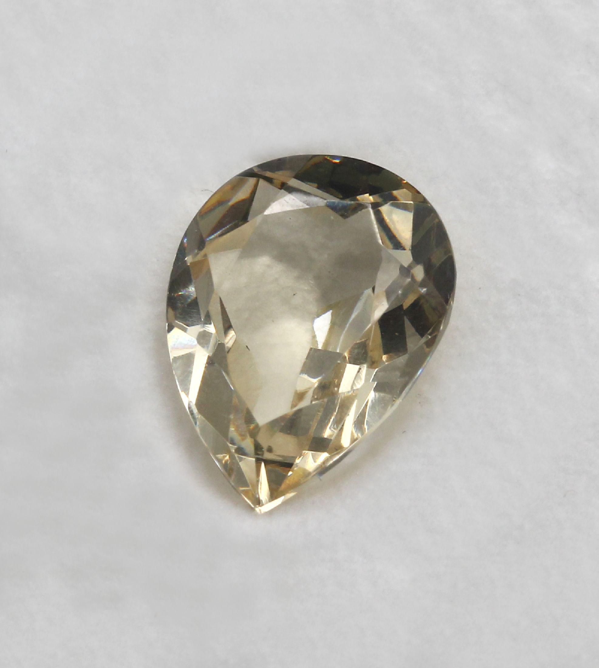 Detail a: Gelb-grüner Beryll, ca. 8.8 ct, facett. Tropfen