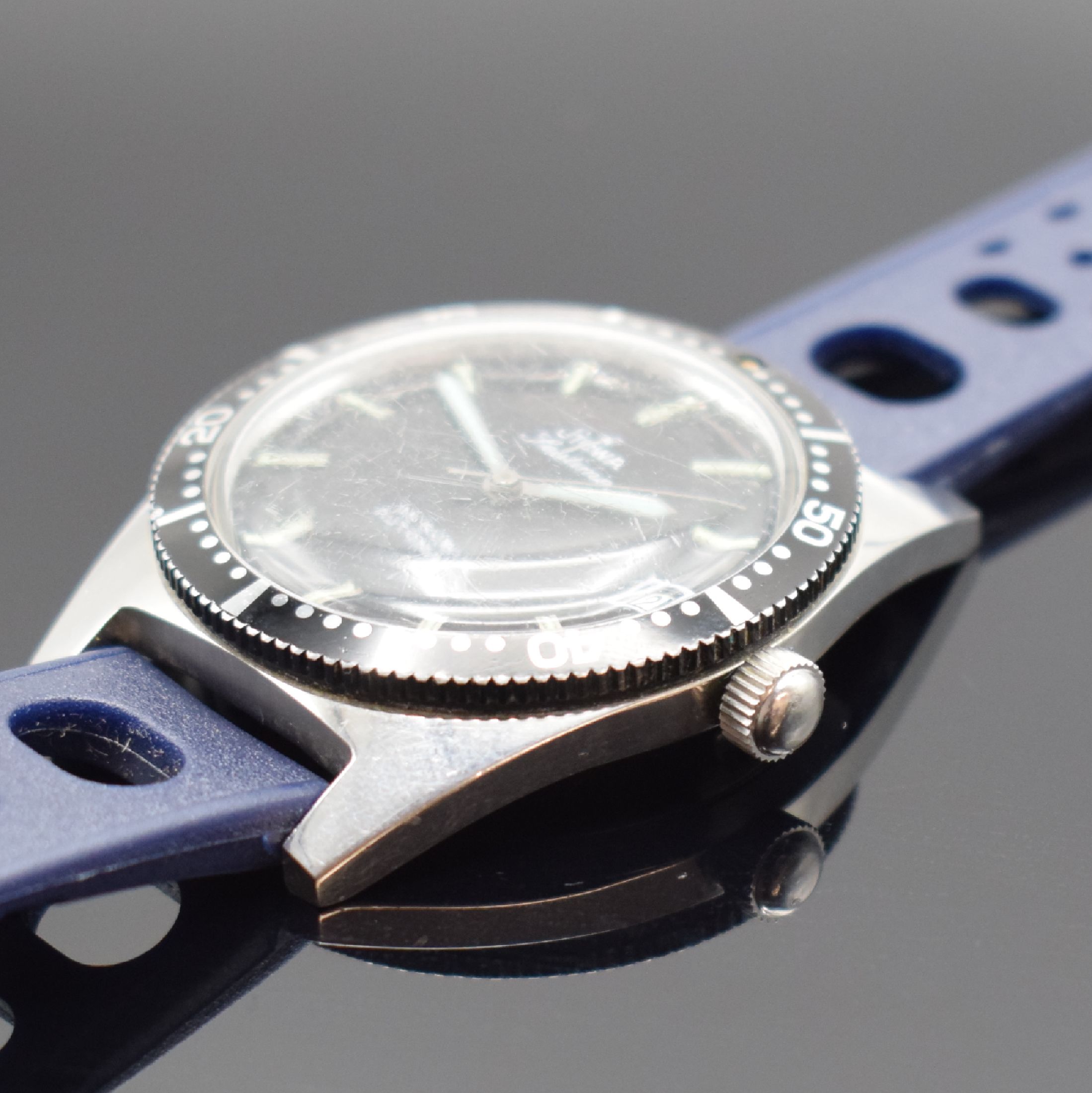 Detail b: STOWA Seatime Herrenarmbanduhr in Stahl, Deutschland um 1965, Automatik, 2-teil. Geh., Boden geschr., drehb. Lünette m. 60er-Teilung, schwarzes ...