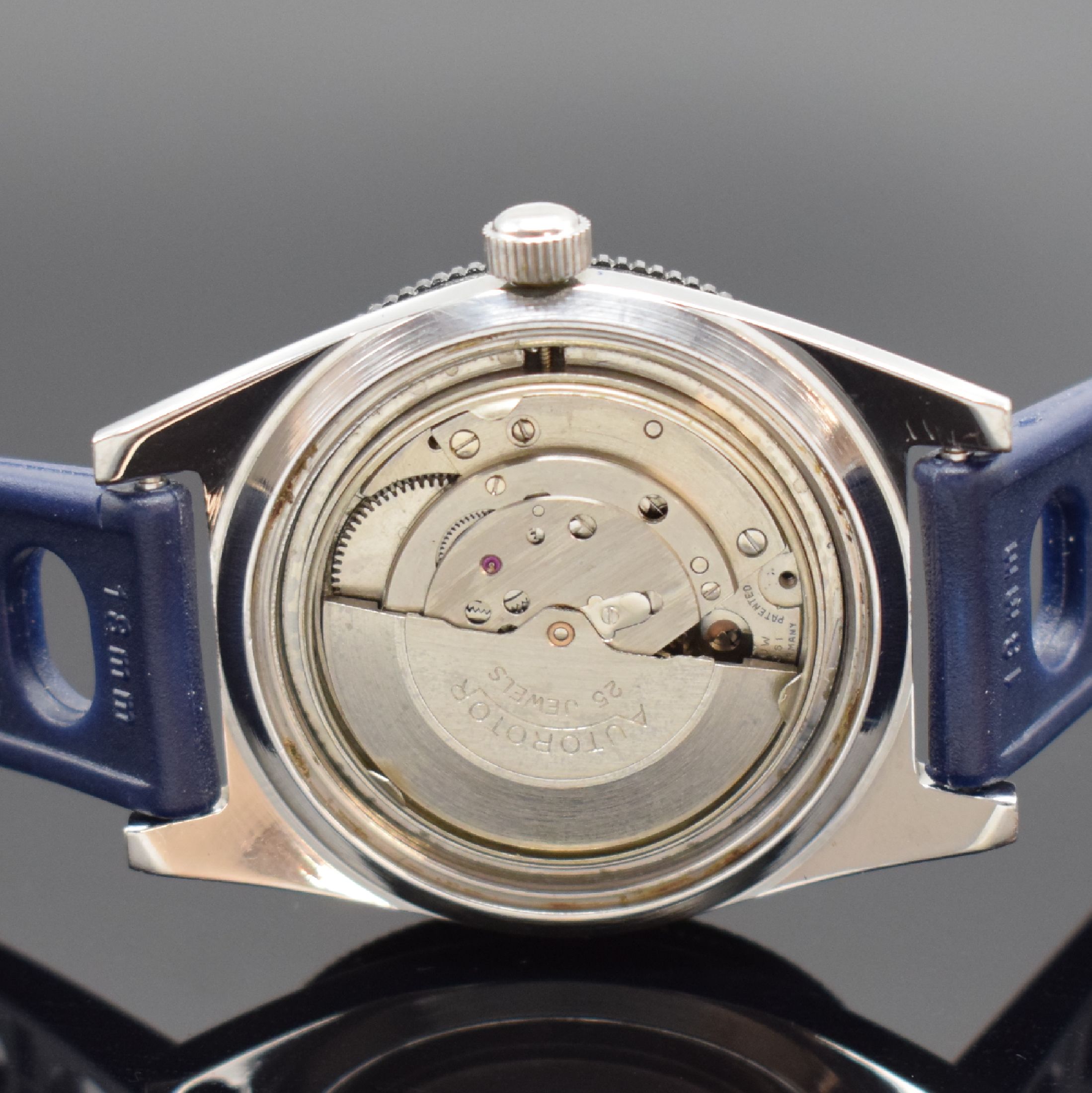 Detail d: STOWA Seatime Herrenarmbanduhr in Stahl, Deutschland um 1965, Automatik, 2-teil. Geh., Boden geschr., drehb. Lünette m. 60er-Teilung, schwarzes ...