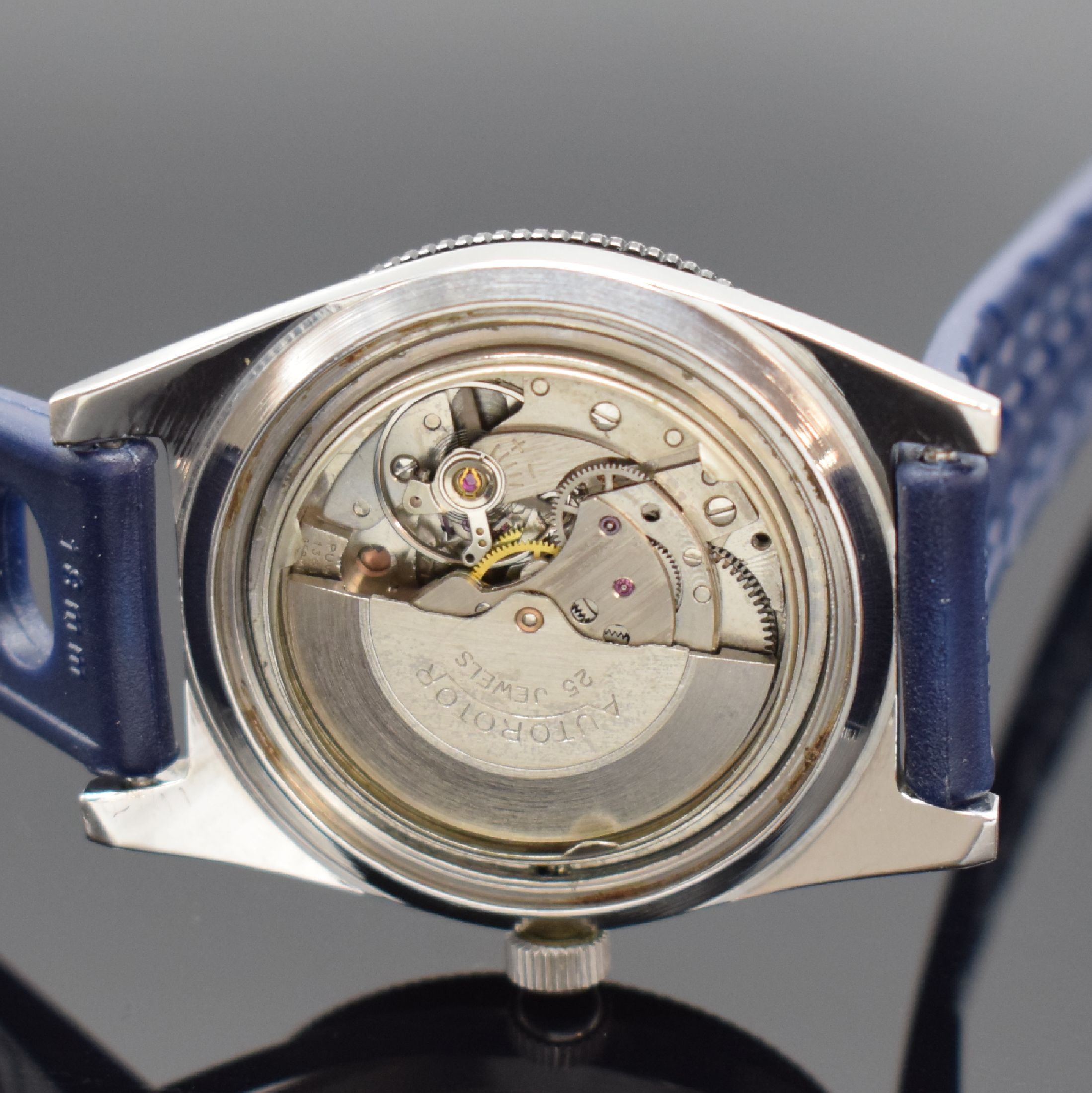 Detail e: STOWA Seatime Herrenarmbanduhr in Stahl, Deutschland um 1965, Automatik, 2-teil. Geh., Boden geschr., drehb. Lünette m. 60er-Teilung, schwarzes ...