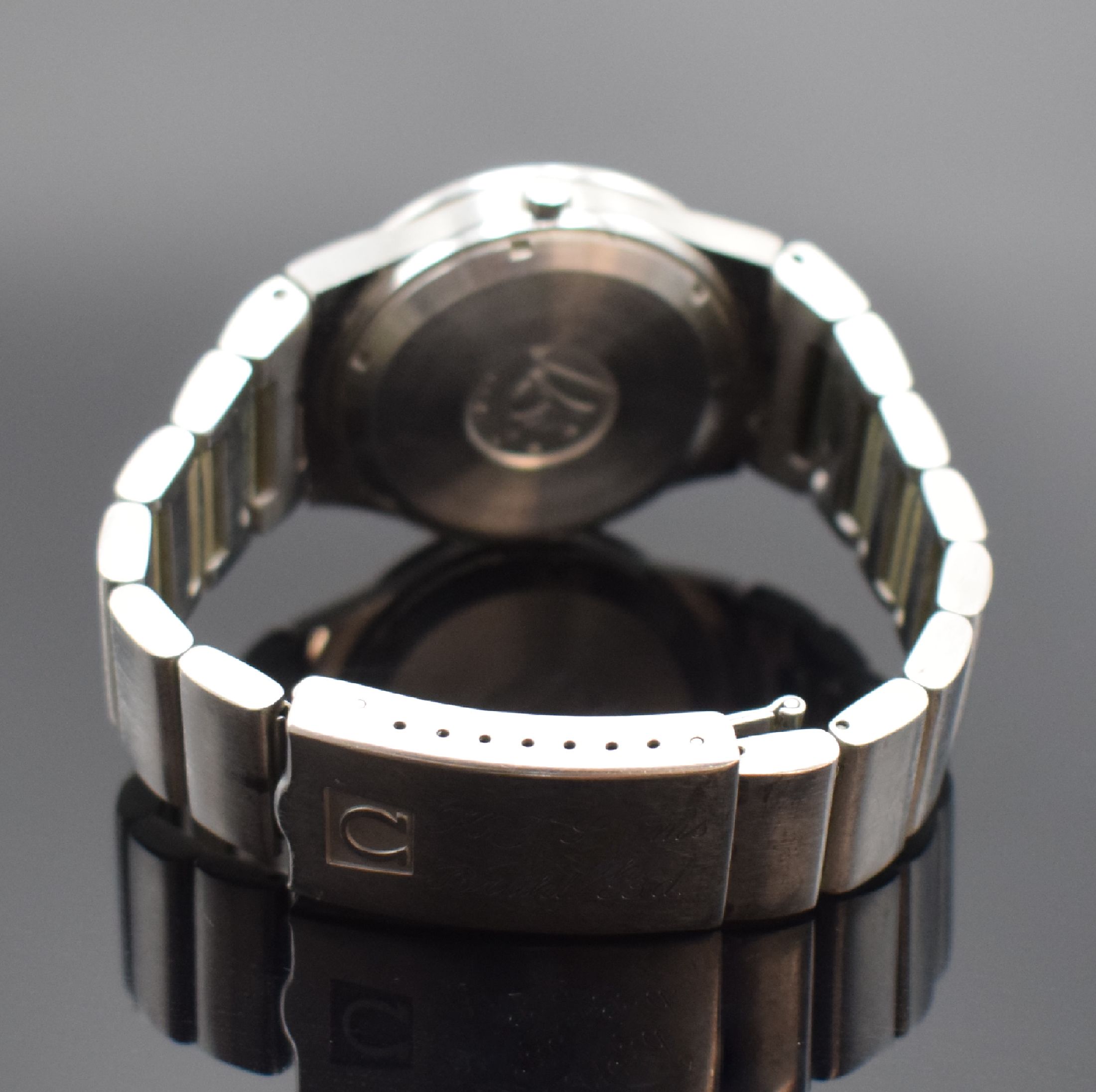 Detail b: OMEGA Electronic f300Hz Herrenarmbanduhr, Schweiz um 1972, Stahlgeh., Boden geschr., orig. Gliederband, Faltschl. mit Widmung, Zifferbl. m. aufges. ...