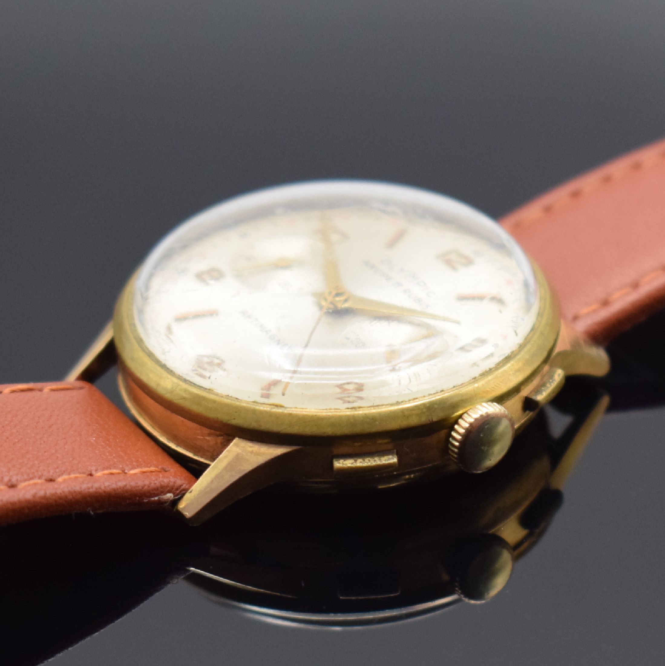 Detail b: OLYMPIC Armbandchronograph in RoseG 750/000, Handaufzug, Schweiz um 1950, Boden & verg. Glasrand aufgedr./dell., Metallcuv. zur Armierung, silb. ...