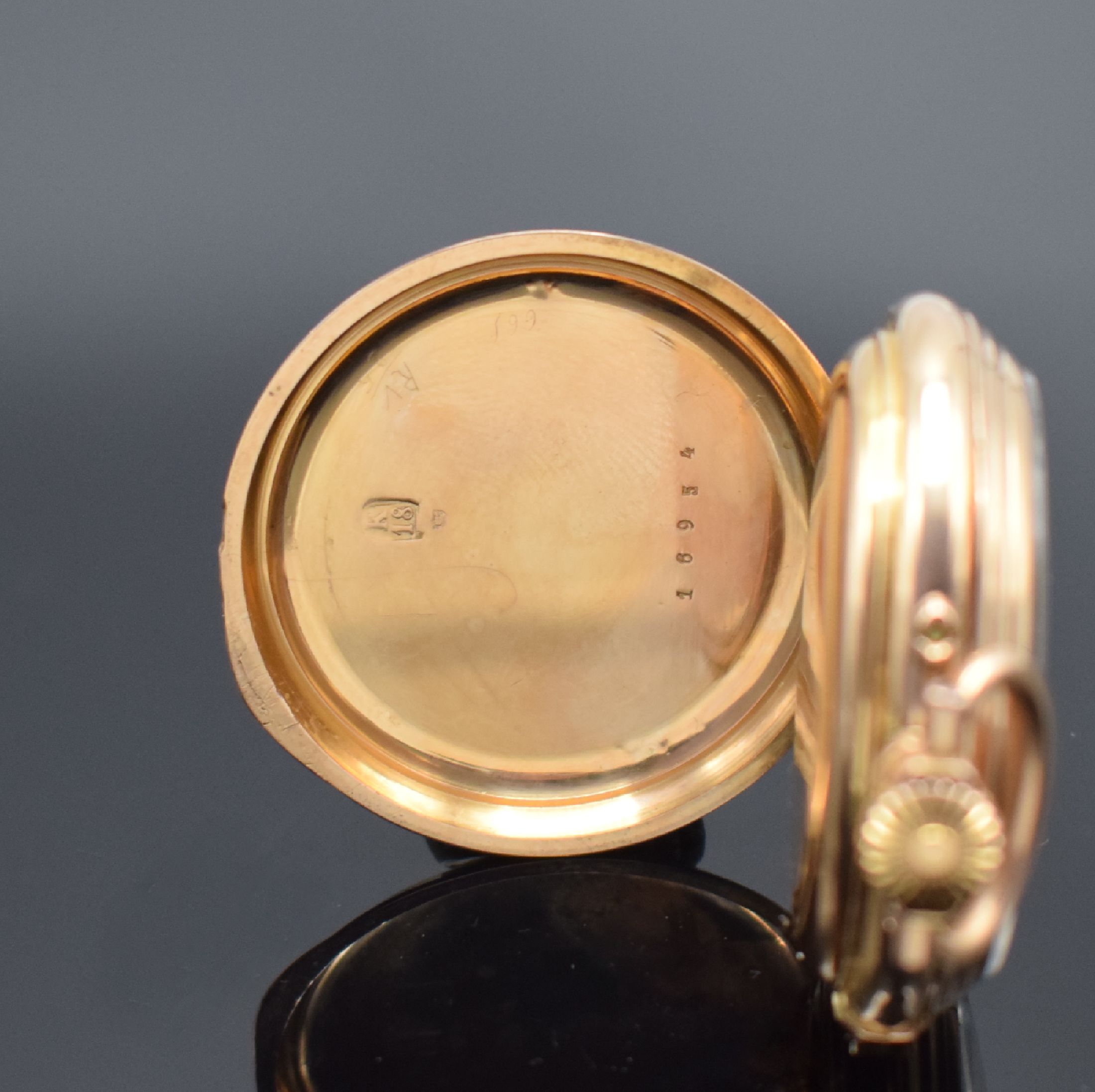 Detail b: Seltene Kalender-Taschenuhr in RG 750/000, Schweiz / Frankreich um 1890, gestuftes offenes Geh. m. großem Aussenscharnier dell., seitl. ...