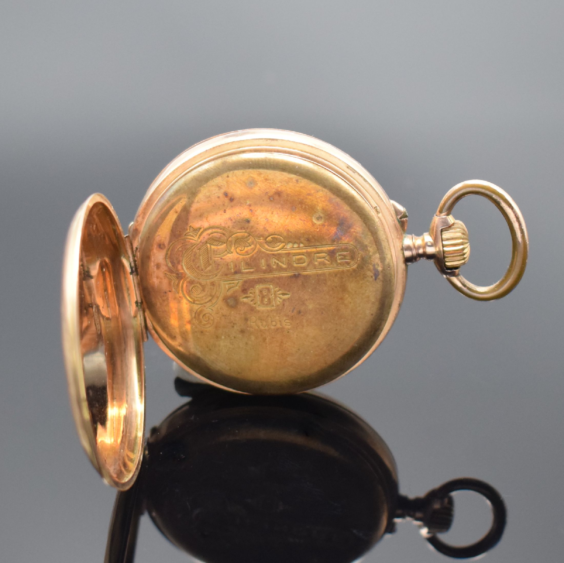Detail d: 3 offene Zylindertaschenuhren in RG 585/000, Schweiz um 1900, alle mit verg. Cuv., Emailzifferbl. m. röm. Std., 2 x D. ca. 32 mm, 1 x D. ca. 44 mm, ...