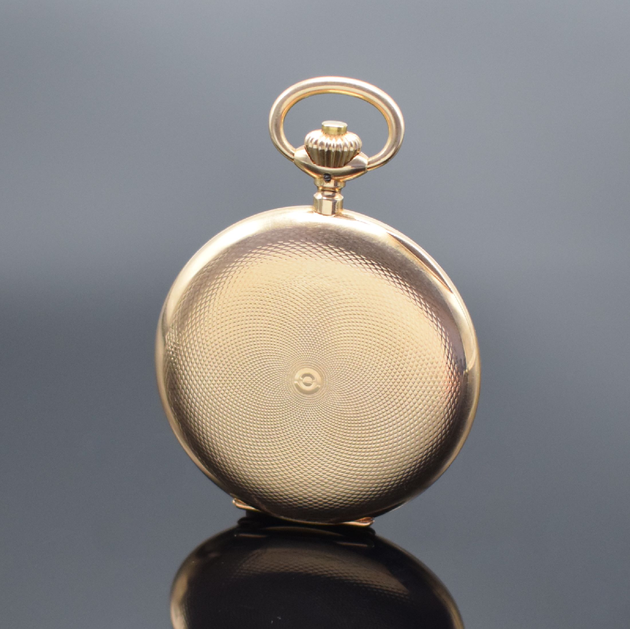 Detail c: IWC Savonette in RG 585/000 Kaliber 53, Schweiz um 1913, guill. 3-Deckel Goldgeh., Emailzifferbl. m. arab. Std., Goldcuv. m. Widmungsgravur, Werk ...