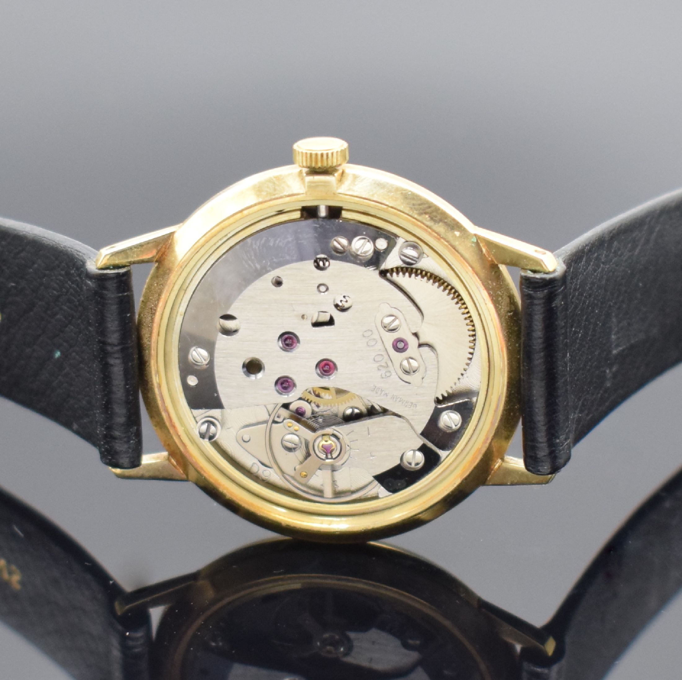 Detail d: JUNGHANS Herrenarmbanduhr in GG 585/000, Deutschland 1970er Jahre, Handaufzug, Boden aufgedr., silb. Zifferbl. m. aufges. Std.- Ind., gold. Zeiger, ...