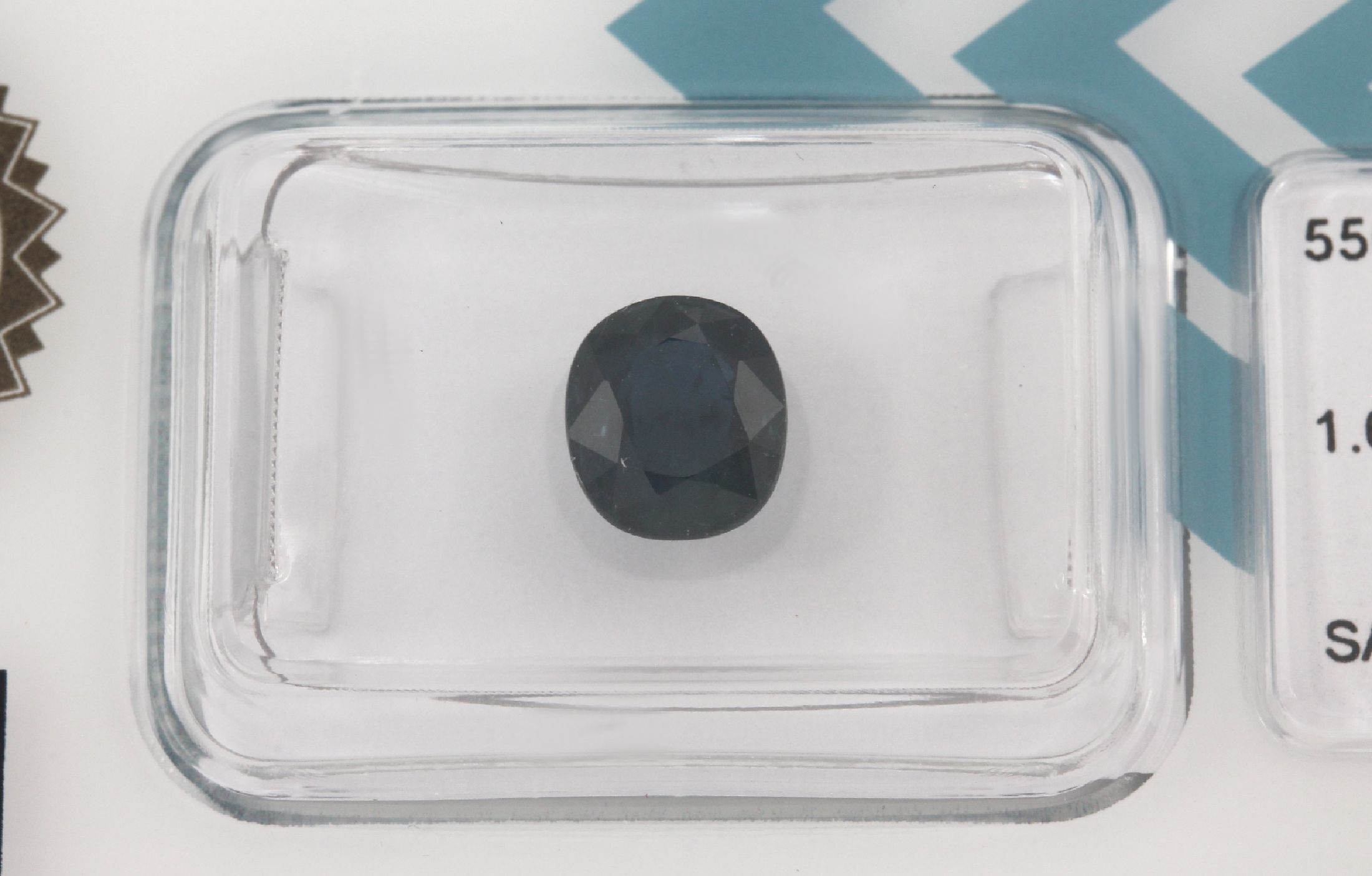 Detail a: Lot 5 lose Saphire, zus. 5.5 ct; 1 x ovalfacett. blauer Saphir 1.23 ct; 1 x ovalfacett. blauer Saphir 0.90 ct; 1 x ovalfacett. blauer Saphir 1.61 ...