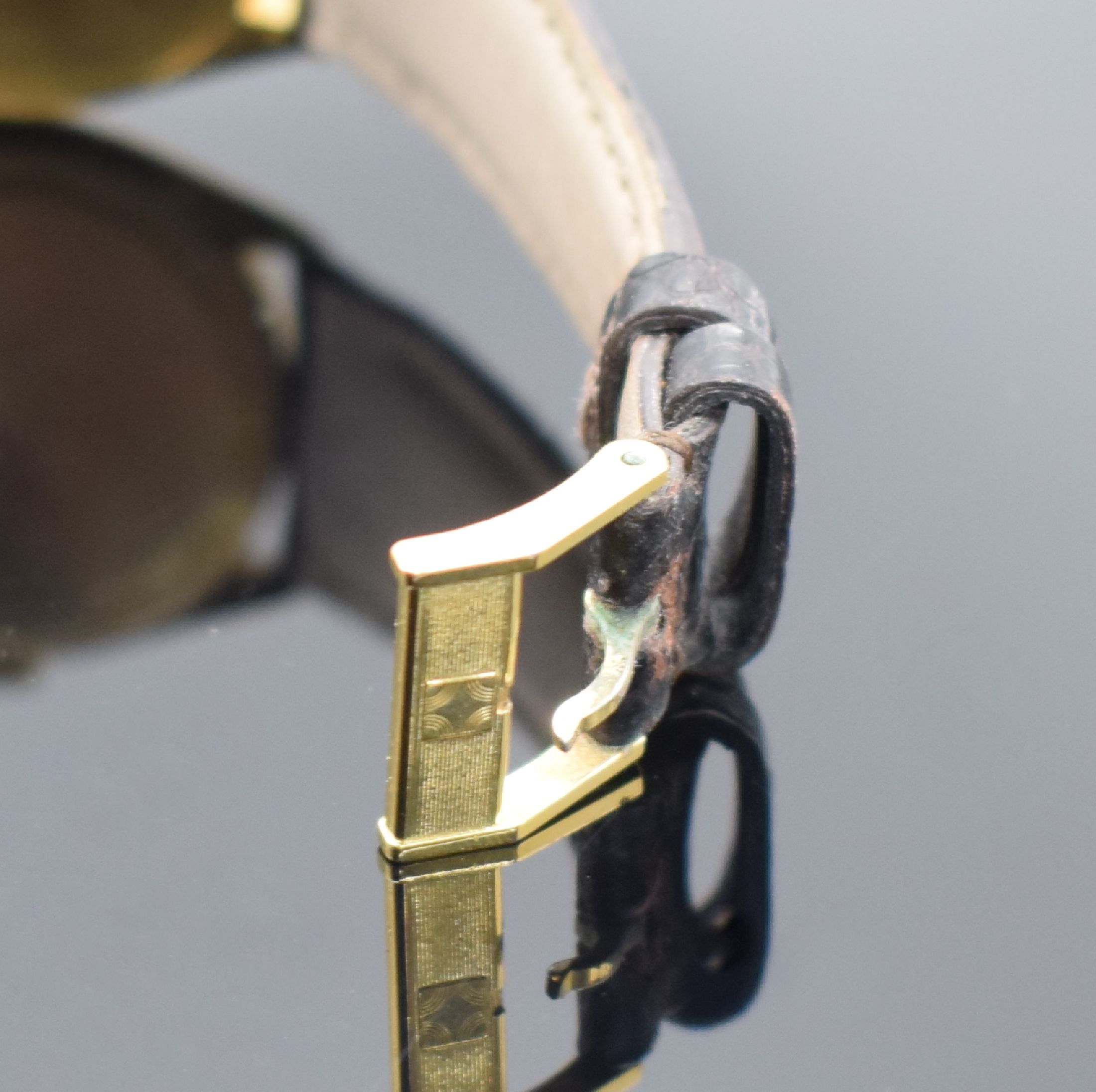 Detail b: ZENITH Herrenarmbanduhr in GG 750/000 Referenz 30-0170.490, Schweiz um 1988, Automatik, 2-teil. Geh., Boden geschr., gold. Zifferbl. m. aufges. ...