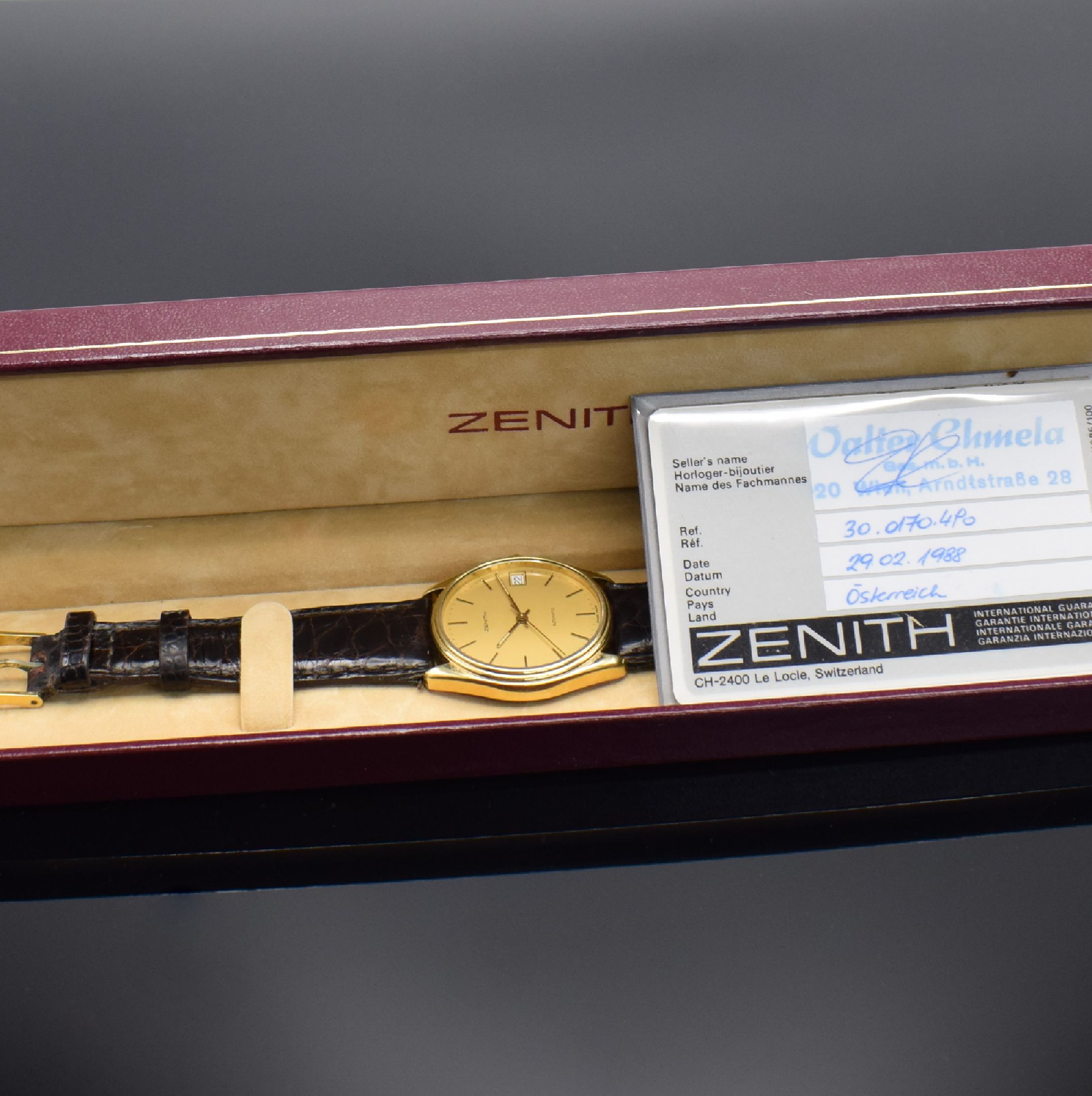 Detail h: ZENITH Herrenarmbanduhr in GG 750/000 Referenz 30-0170.490, Schweiz um 1988, Automatik, 2-teil. Geh., Boden geschr., gold. Zifferbl. m. aufges. ...