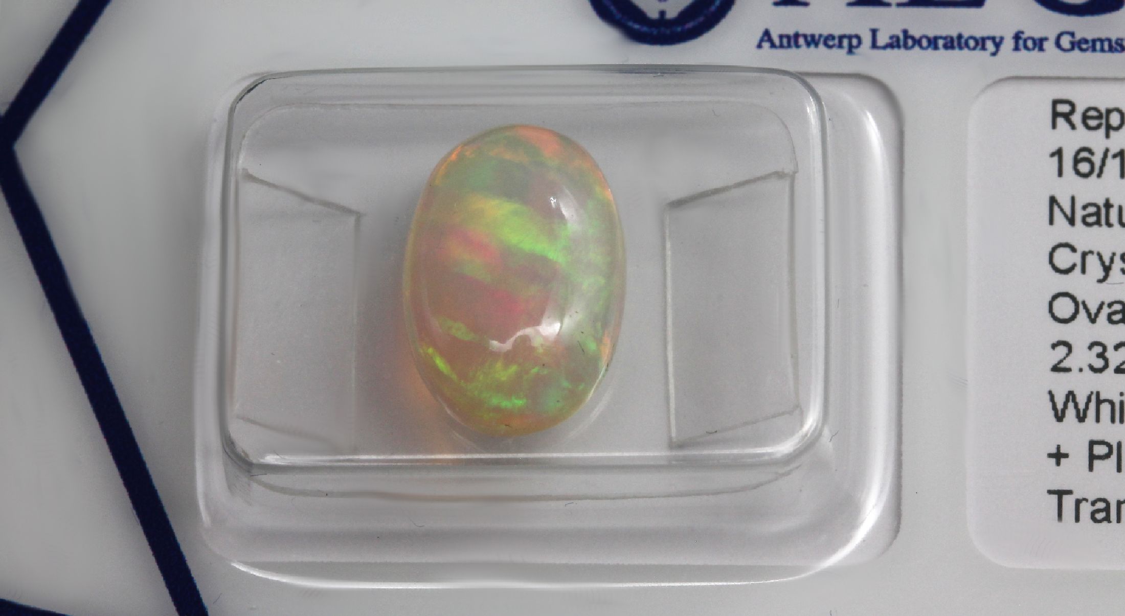 Detail a: Loser Opal, 2.32 ct, ovaler Cabochon, schönes Farbspiel, eingeschweißt