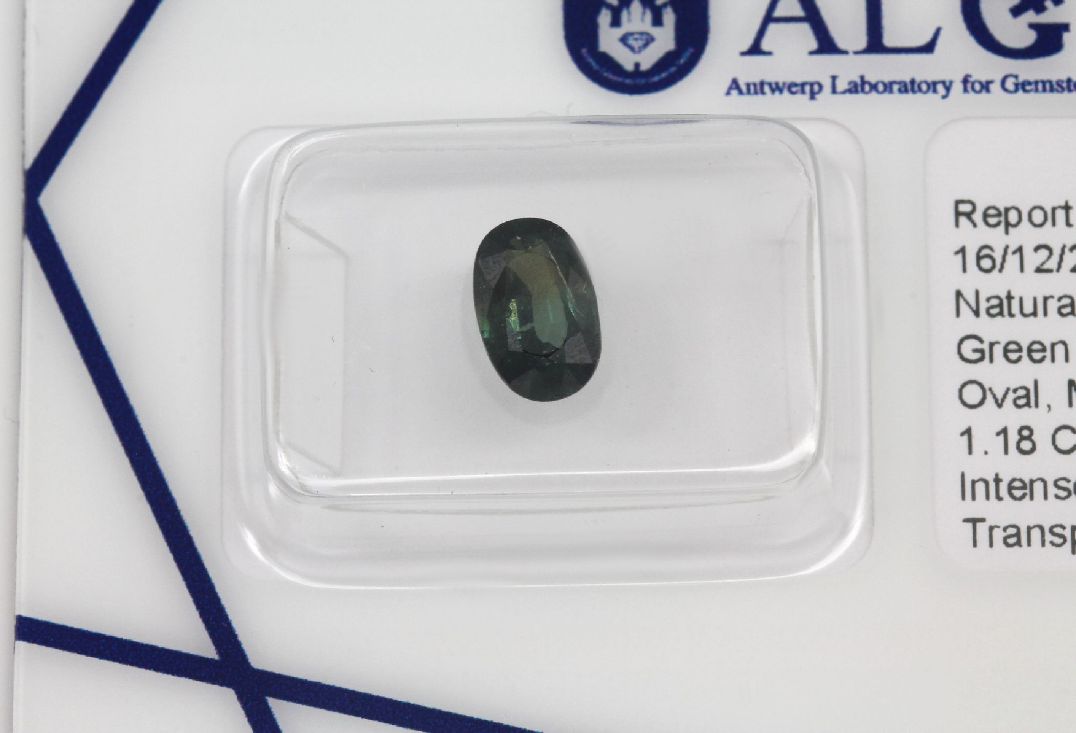 Detail e: Lot 8 lose Saphire, zus. 8.79 ct, 1 x facett. Tropfen 0.86 ct; 1 x Bi-Color Saphir intense purplish Pink/deep blue rundfacett. 1.05 ct; 1 x ...