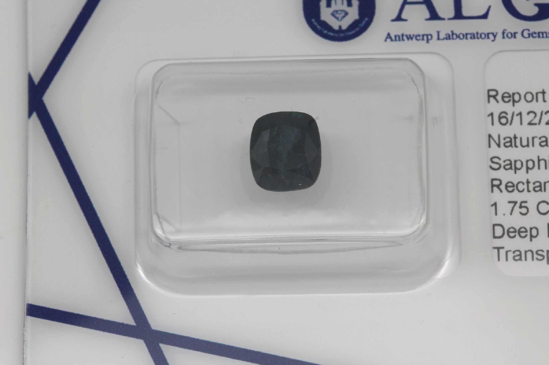 Detail f: Lot 8 lose Saphire, zus. 8.79 ct, 1 x facett. Tropfen 0.86 ct; 1 x Bi-Color Saphir intense purplish Pink/deep blue rundfacett. 1.05 ct; 1 x ...
