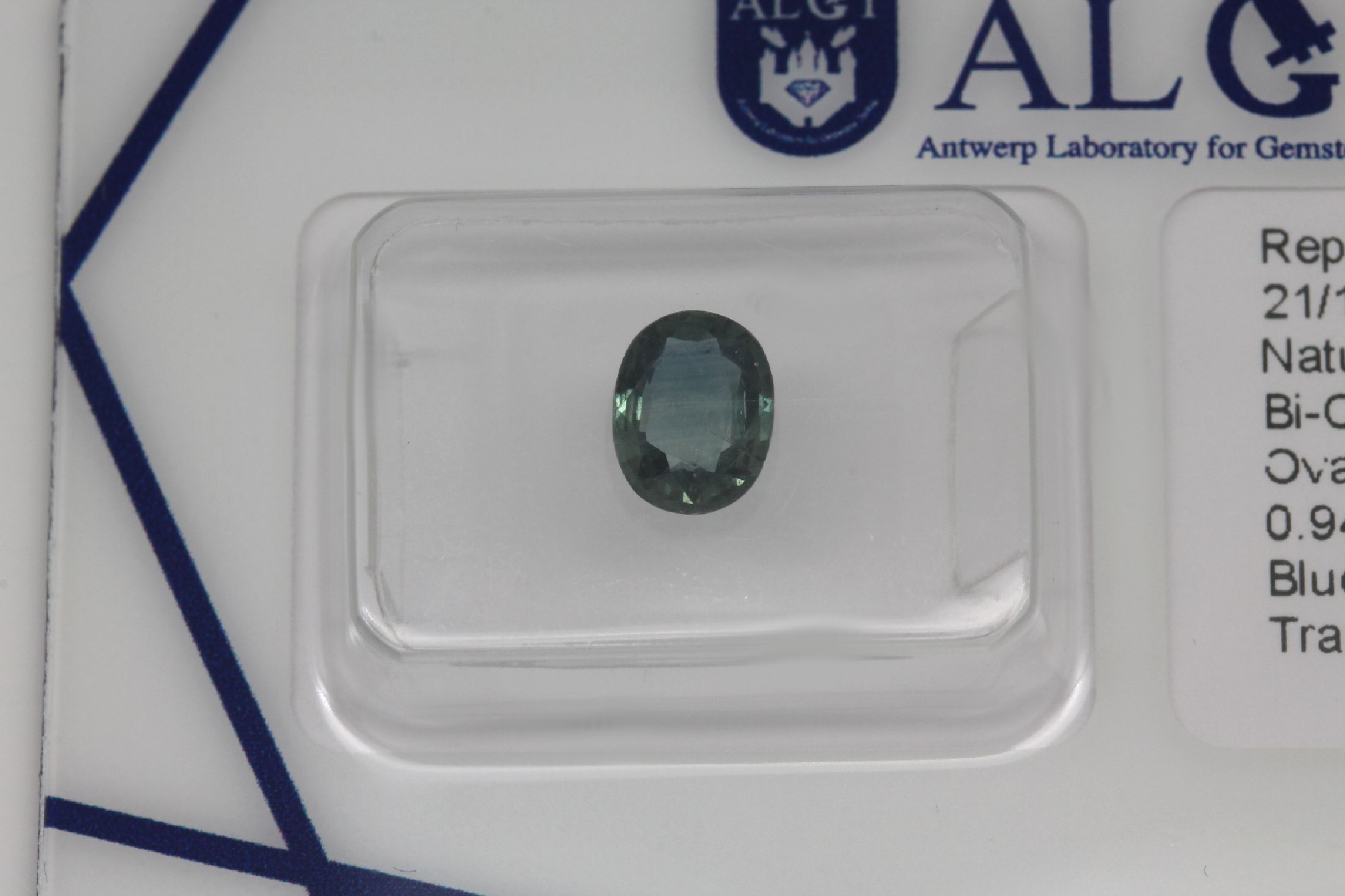 Detail g: Lot 8 lose Saphire, zus. 8.79 ct, 1 x facett. Tropfen 0.86 ct; 1 x Bi-Color Saphir intense purplish Pink/deep blue rundfacett. 1.05 ct; 1 x ...