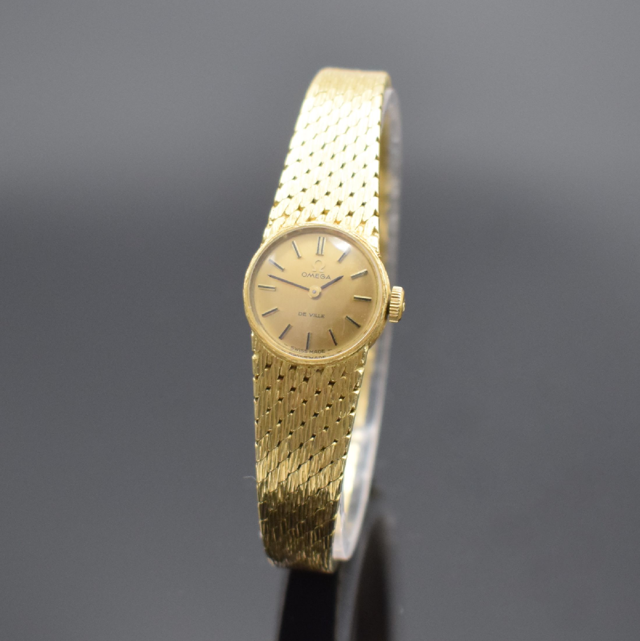 Detail a: OMEGA De Ville Damenarmbanduhr in GG 750/000, Schweiz um 1969, Handaufzug, Geh. an Goldband 750/000, Boden aufgedr., goldfarb. Zifferbl. m. aufgel. ...