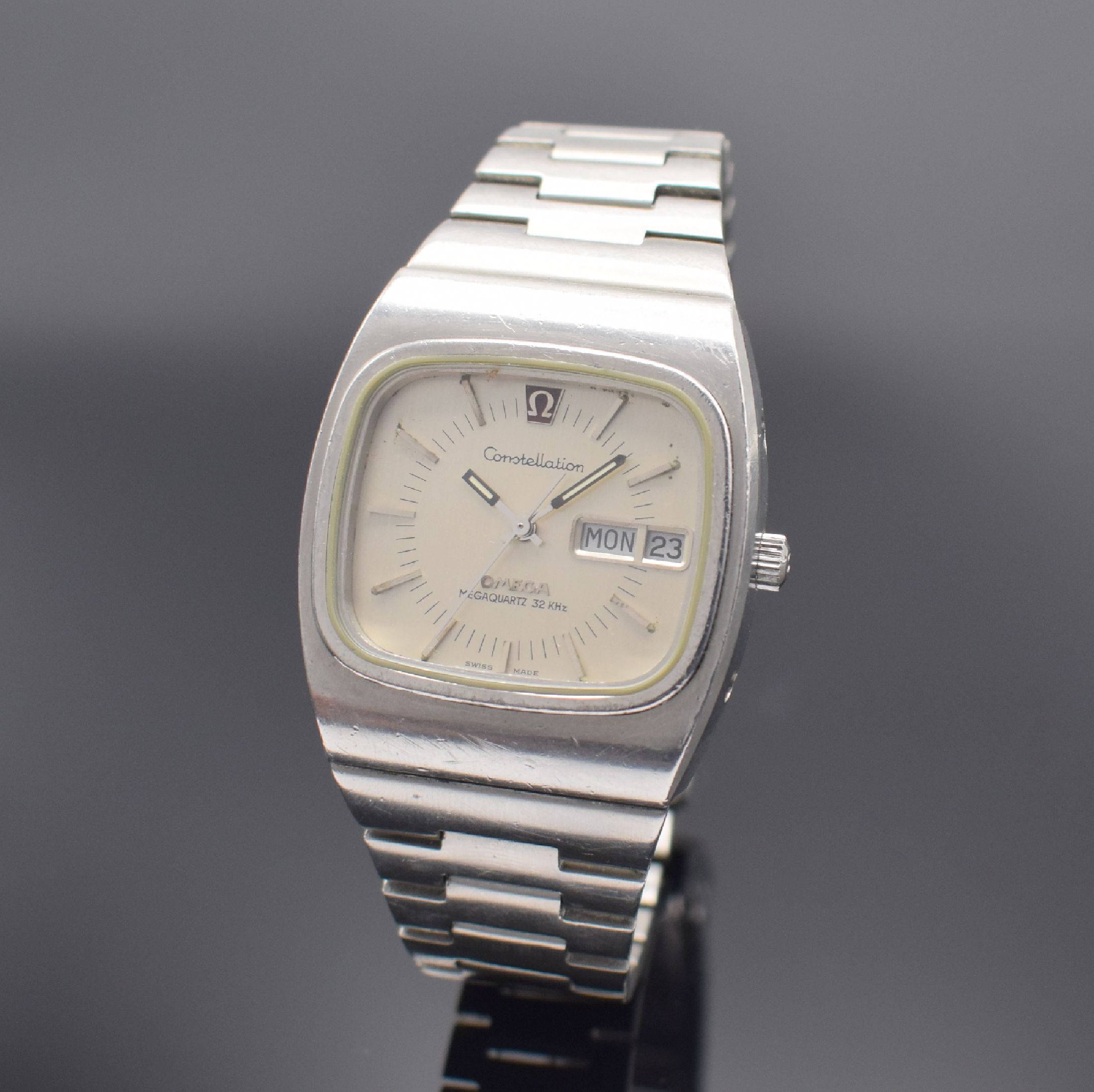 Detail a: OMEGA Constellation Megaquartz 32 KHz Herrenarmbanduhr in Stahl Referenz 196.0016/396.0811, Schweiz um 1973, quarz, Boden 4-fach verschr., ...