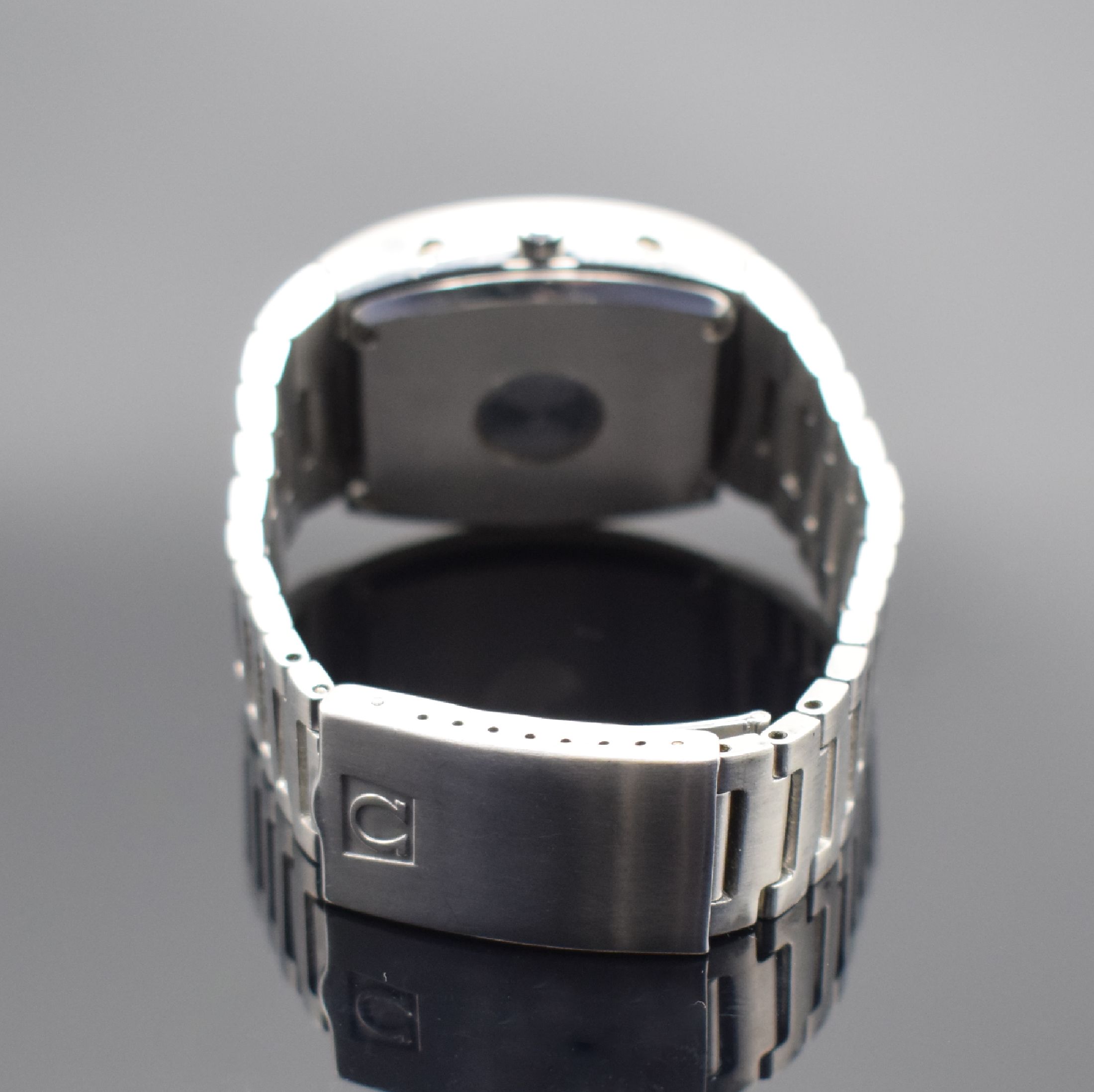 Detail b: OMEGA Constellation Megaquartz 32 KHz Herrenarmbanduhr in Stahl Referenz 196.0016/396.0811, Schweiz um 1973, quarz, Boden 4-fach verschr., ...