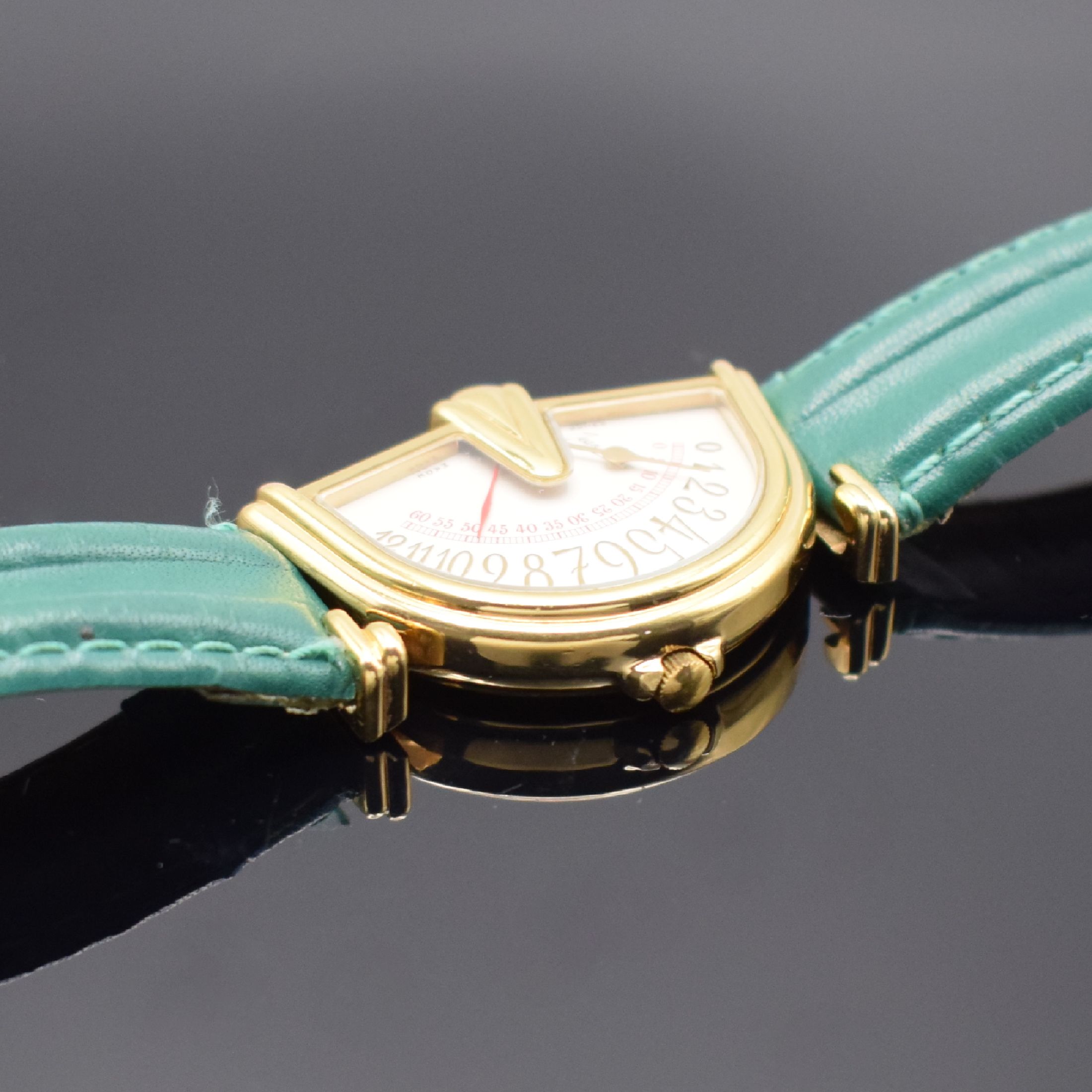 Detail c: JEAN D'EVE Herrenarmbanduhr Serie Sectora, Schweiz um 1990, quarz, asym. verg. Gehäuse, Boden aufgedr., cremefarb. Zifferbl. mit ...