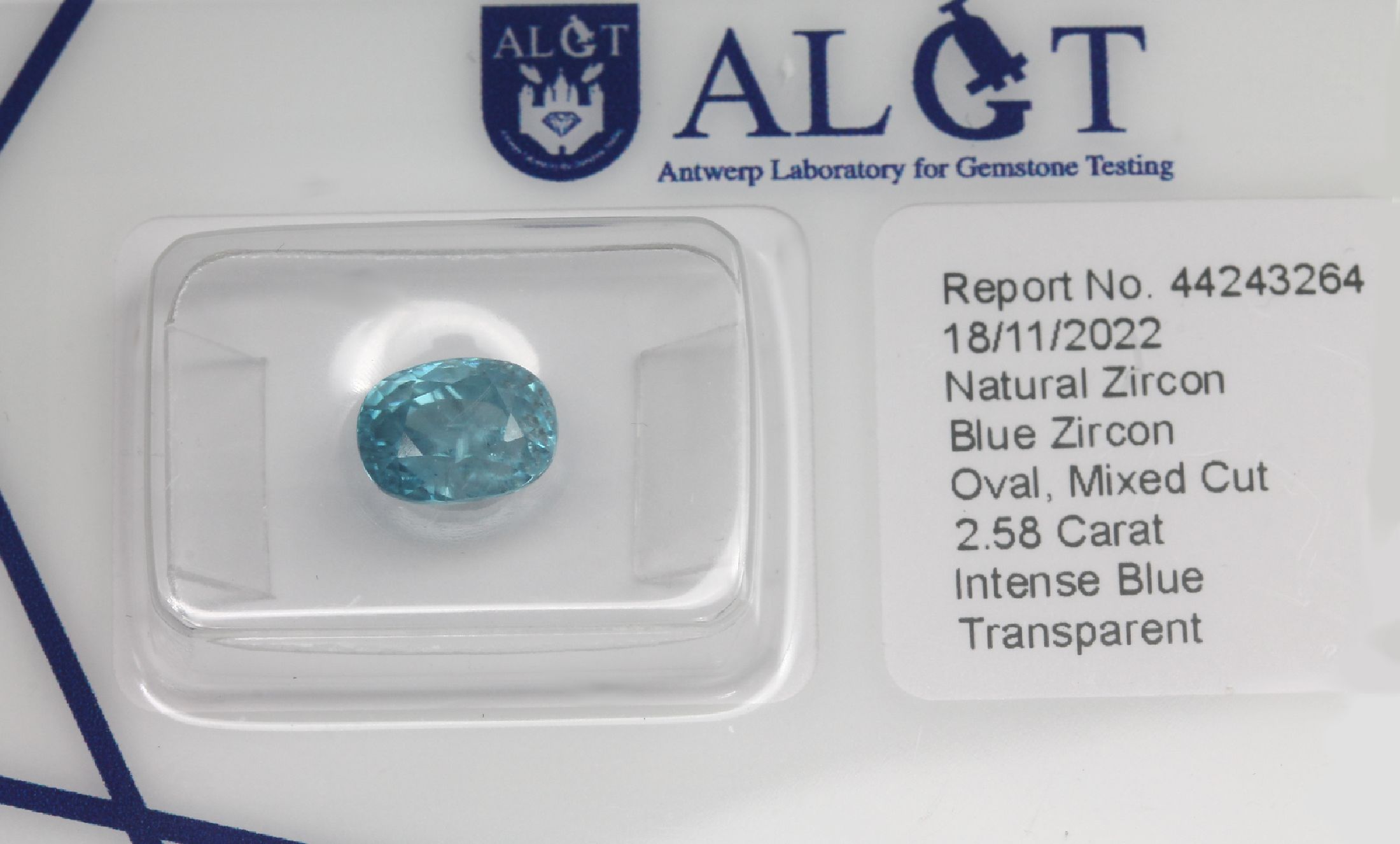 Detail e: Lot 5 lose Zirkone, zus. 11.78 ct, 1 x blau Treppenschliff 3.20 ct; 1 x blau ovalfacett. 2.58 ct; 1 x ovalfacett. 3.06 ct; 1 x ovalfacett. 2.11 ct; ...