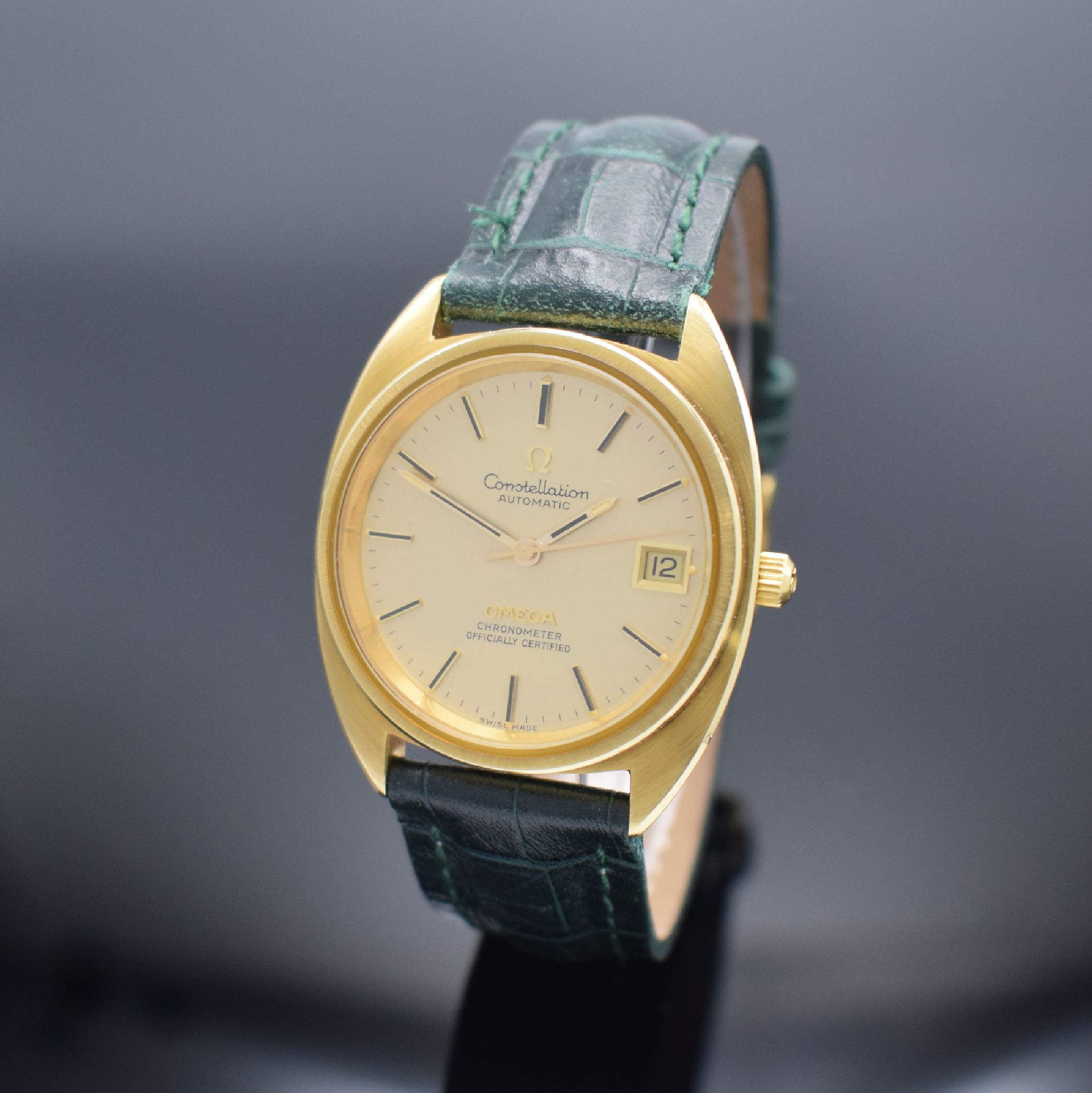 OMEGA Constellation Chronometer Referenz CD 168.0056, Automatik, Schweiz um 1972, Edelstahlgeh. m. Goldhaube, im Zentrum des verschr. Bodens ...