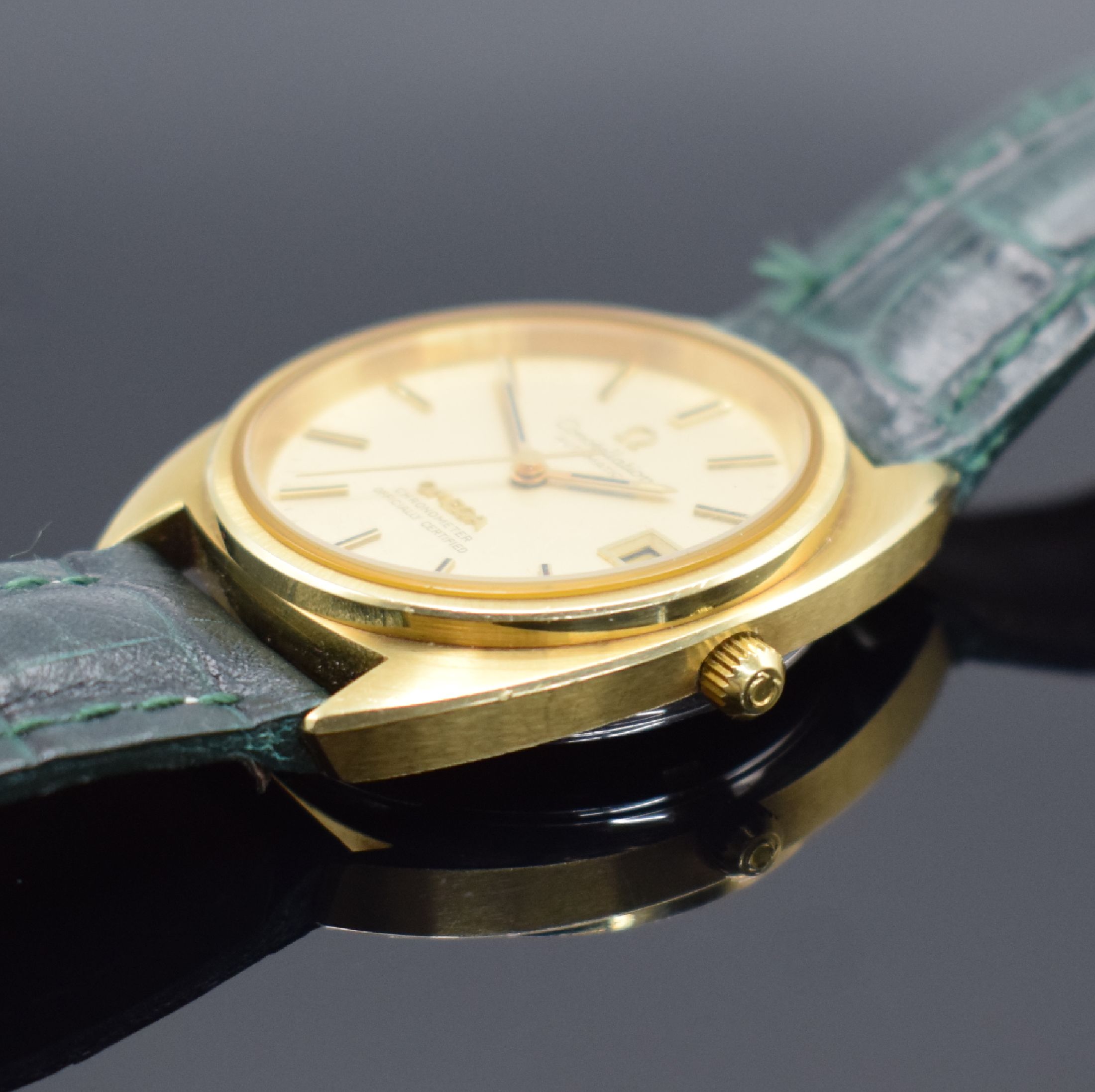 Detail b: OMEGA Constellation Chronometer Referenz CD 168.0056, Automatik, Schweiz um 1972, Edelstahlgeh. m. Goldhaube, im Zentrum des verschr. Bodens ...
