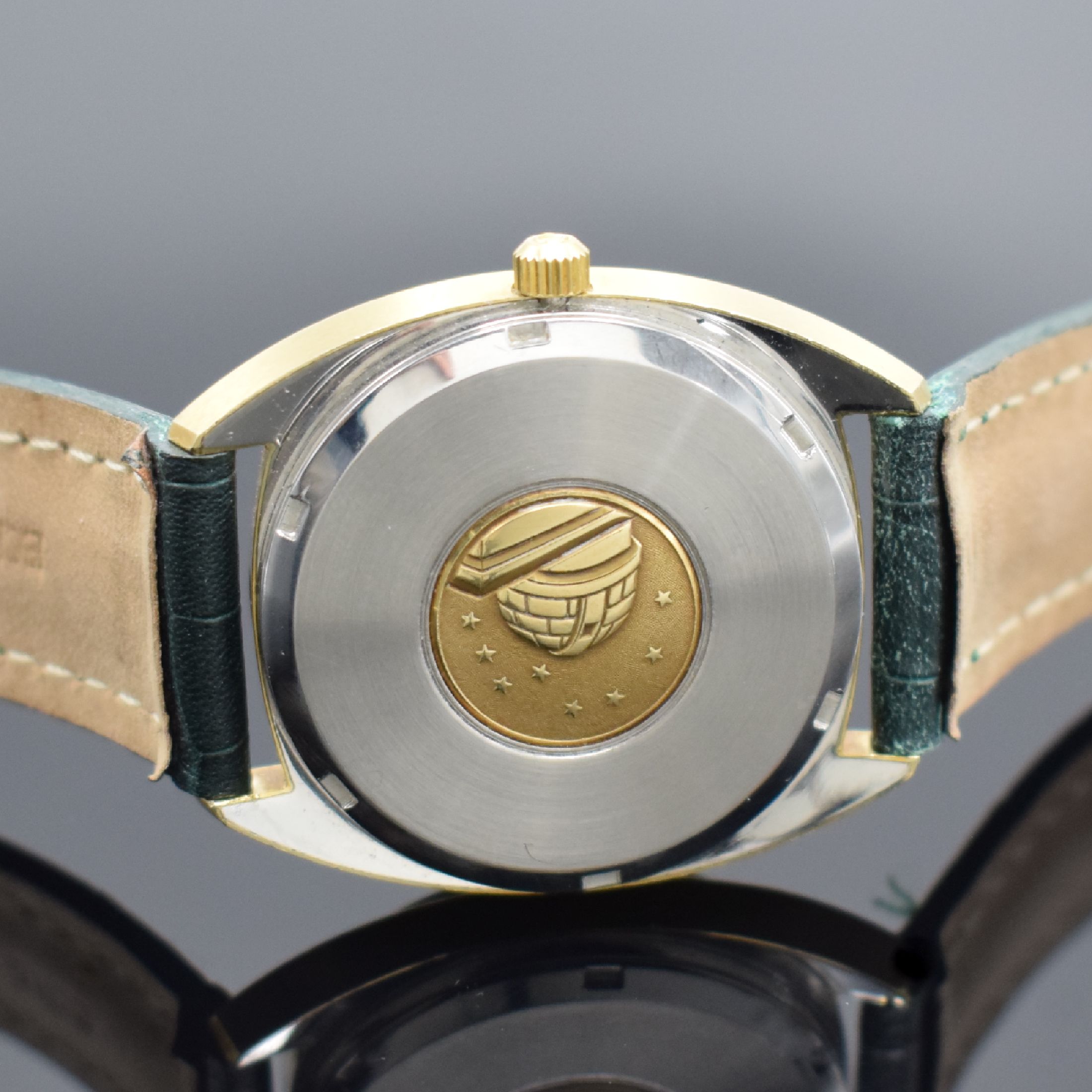 Detail c: OMEGA Constellation Chronometer Referenz CD 168.0056, Automatik, Schweiz um 1972, Edelstahlgeh. m. Goldhaube, im Zentrum des verschr. Bodens ...
