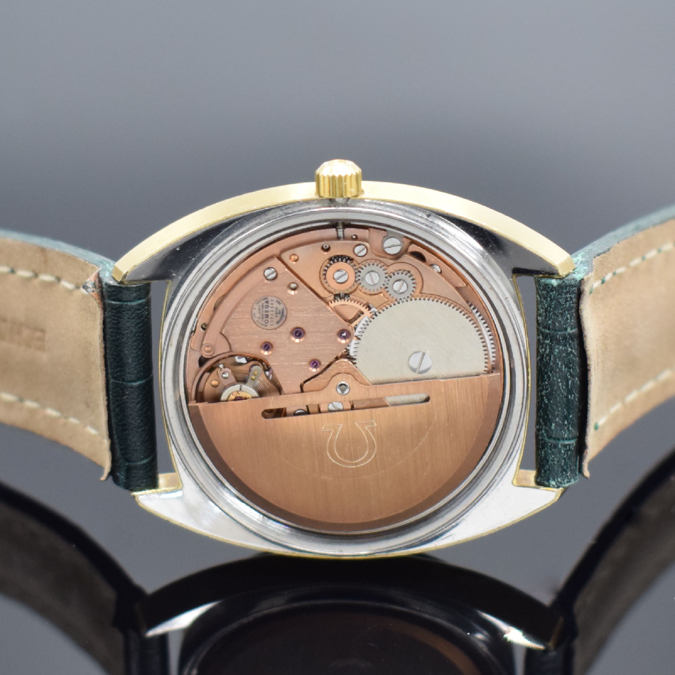 Detail d: OMEGA Constellation Chronometer Referenz CD 168.0056, Automatik, Schweiz um 1972, Edelstahlgeh. m. Goldhaube, im Zentrum des verschr. Bodens ...