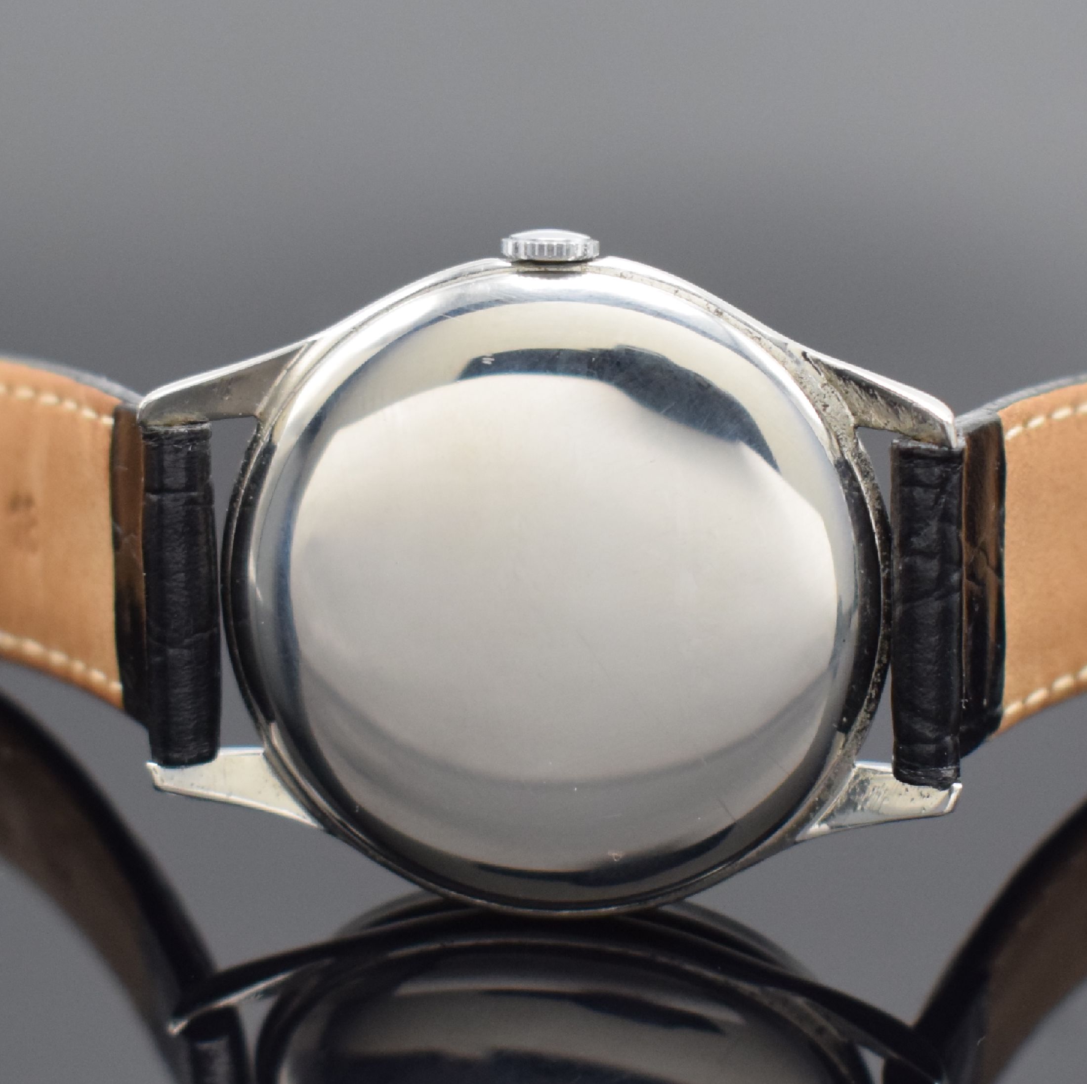 Detail c: IWC Herrenarmbanduhr in Stahl Kaliber 89, Schweiz um 1962, Handaufzug, 3-teil. Geh., Boden & Glasrand aufgedr., silb. orig. Zifferbl. altersbed. l. ...